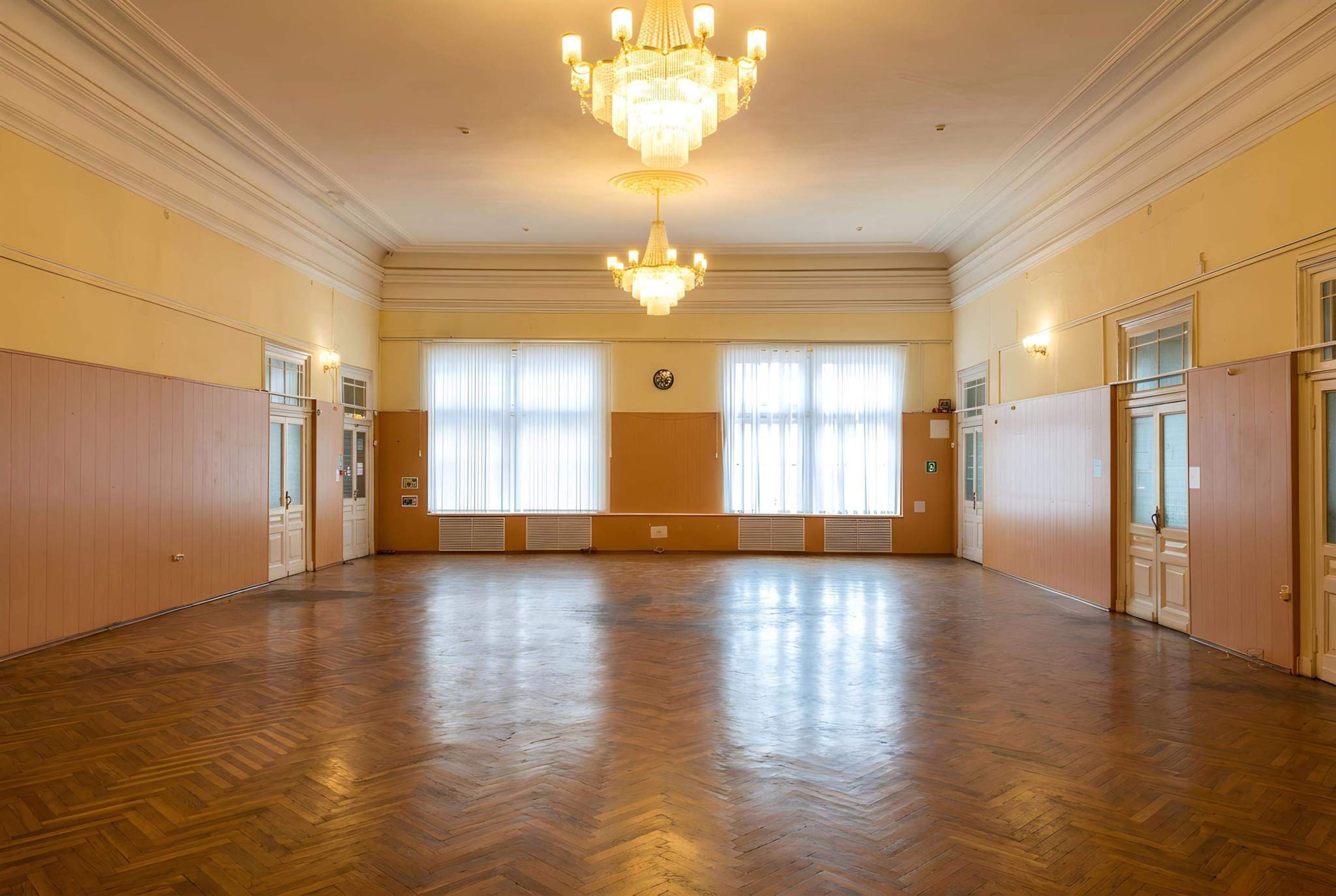 Продам торговое помещение 713.7 м.кв.