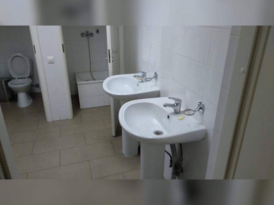 Сдам в аренду магазин 807.4 м.кв.