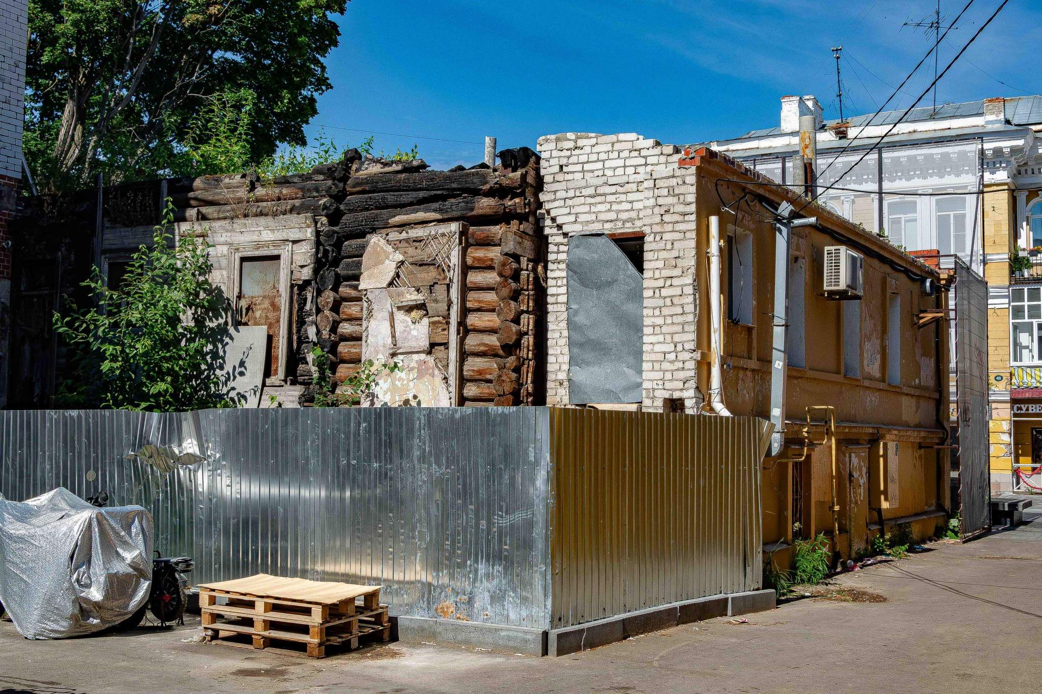 Продам торговое помещение 1680.2 м.кв.