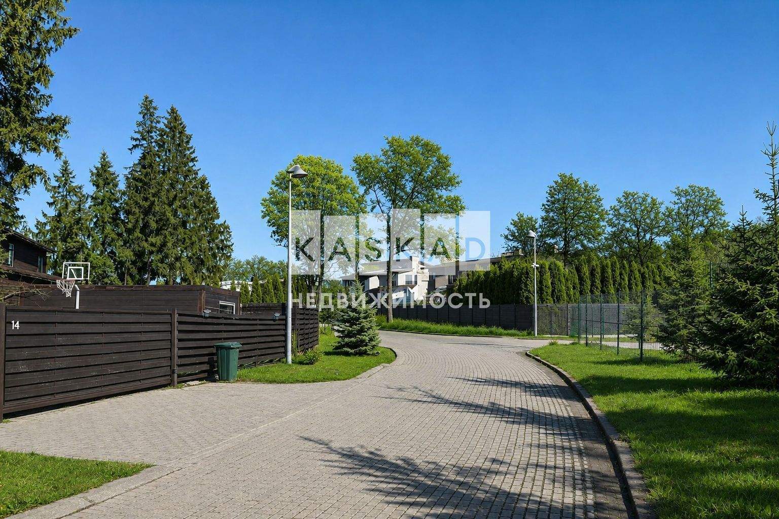 Продам земельный участок 1000 м.кв.