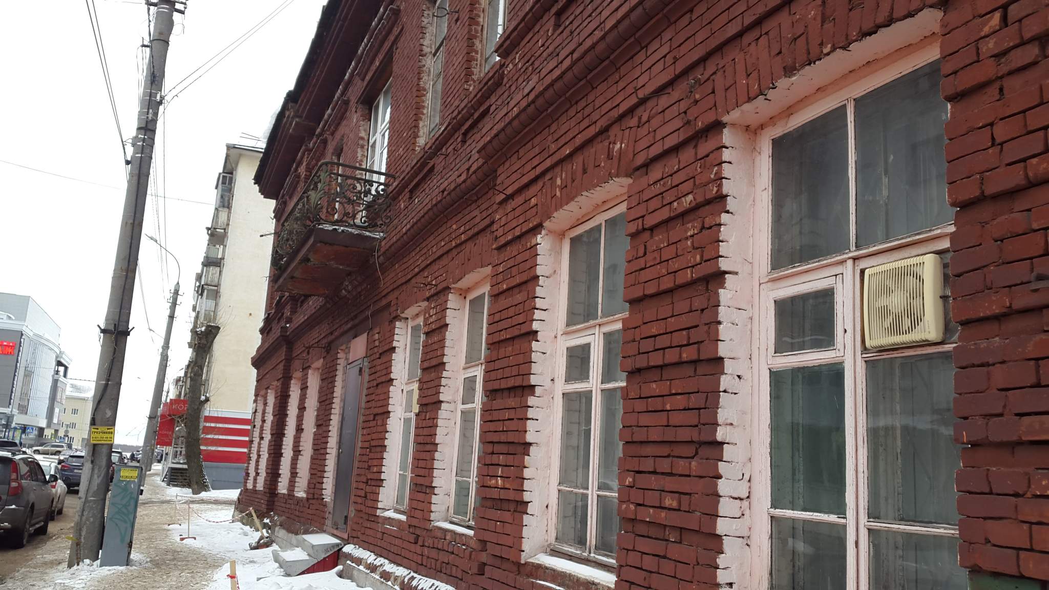 Сдам в аренду торговое помещение 555.1 м.кв.