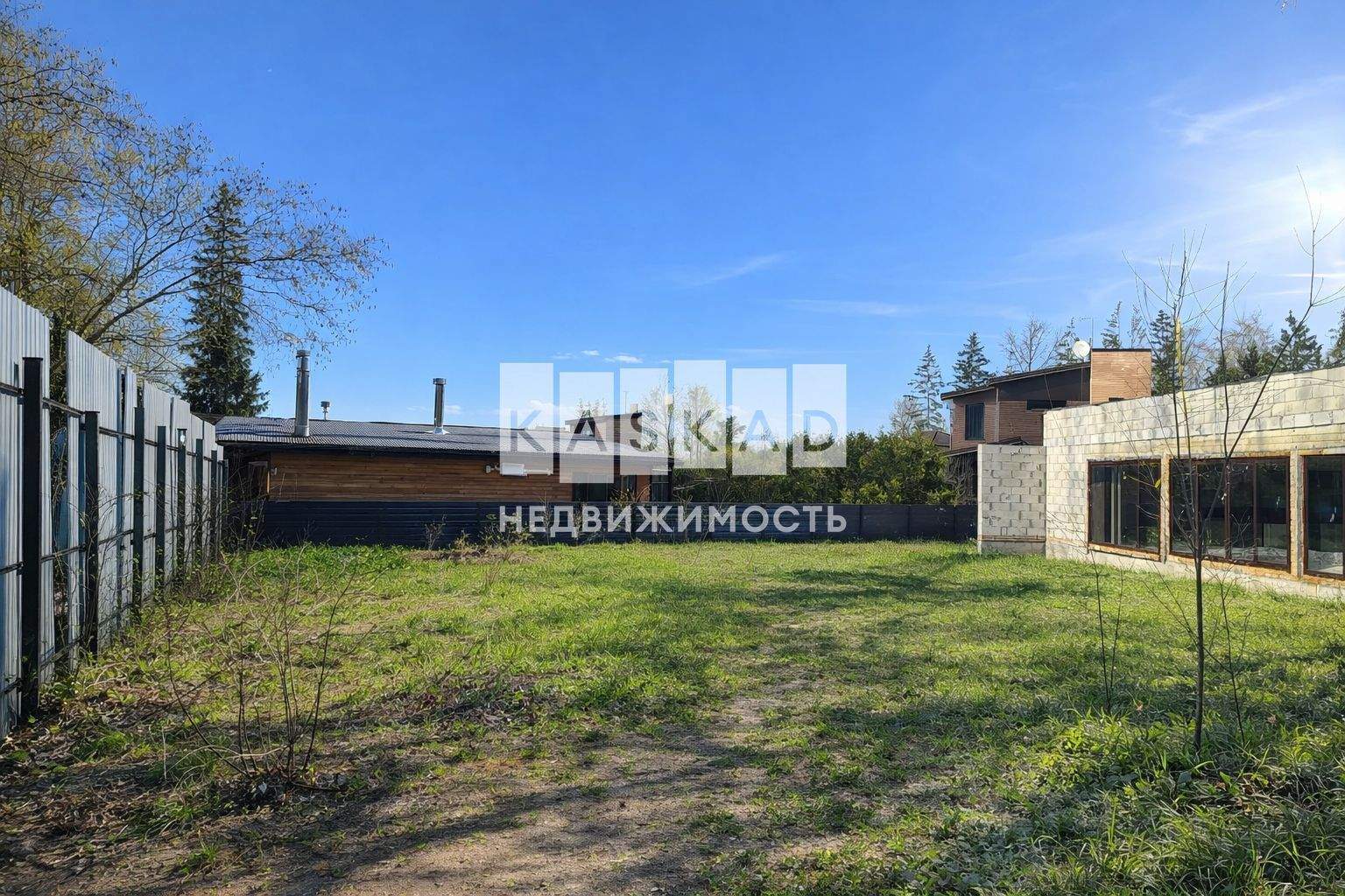 Продам земельный участок 4000 м.кв.