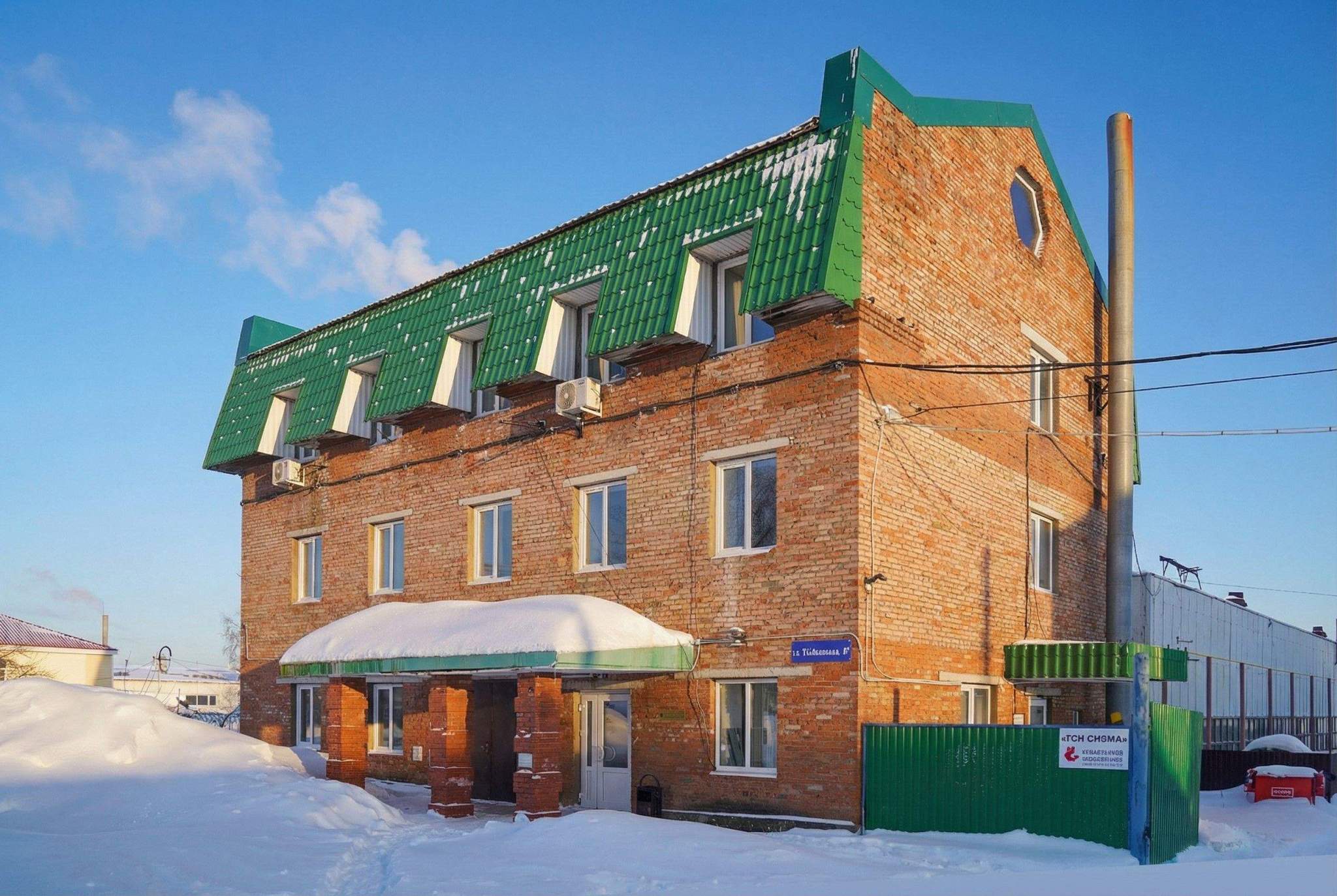 Продам торговое помещение 1352.3 м.кв.