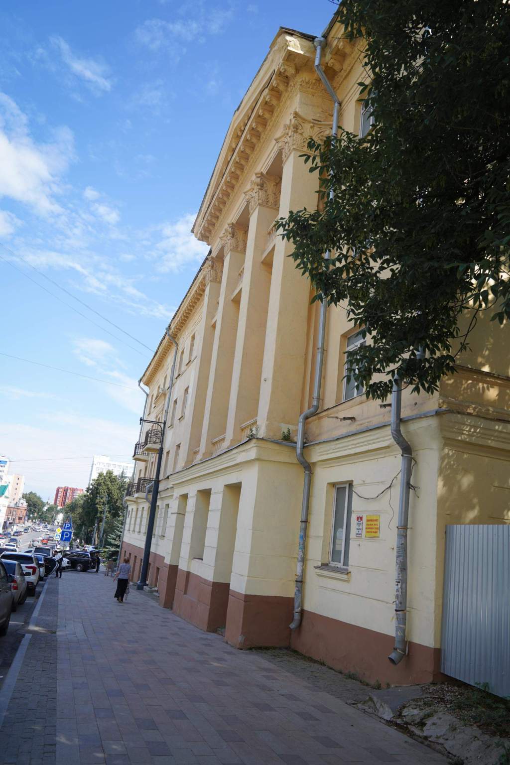 Продам торговое помещение 1825.8 м.кв.