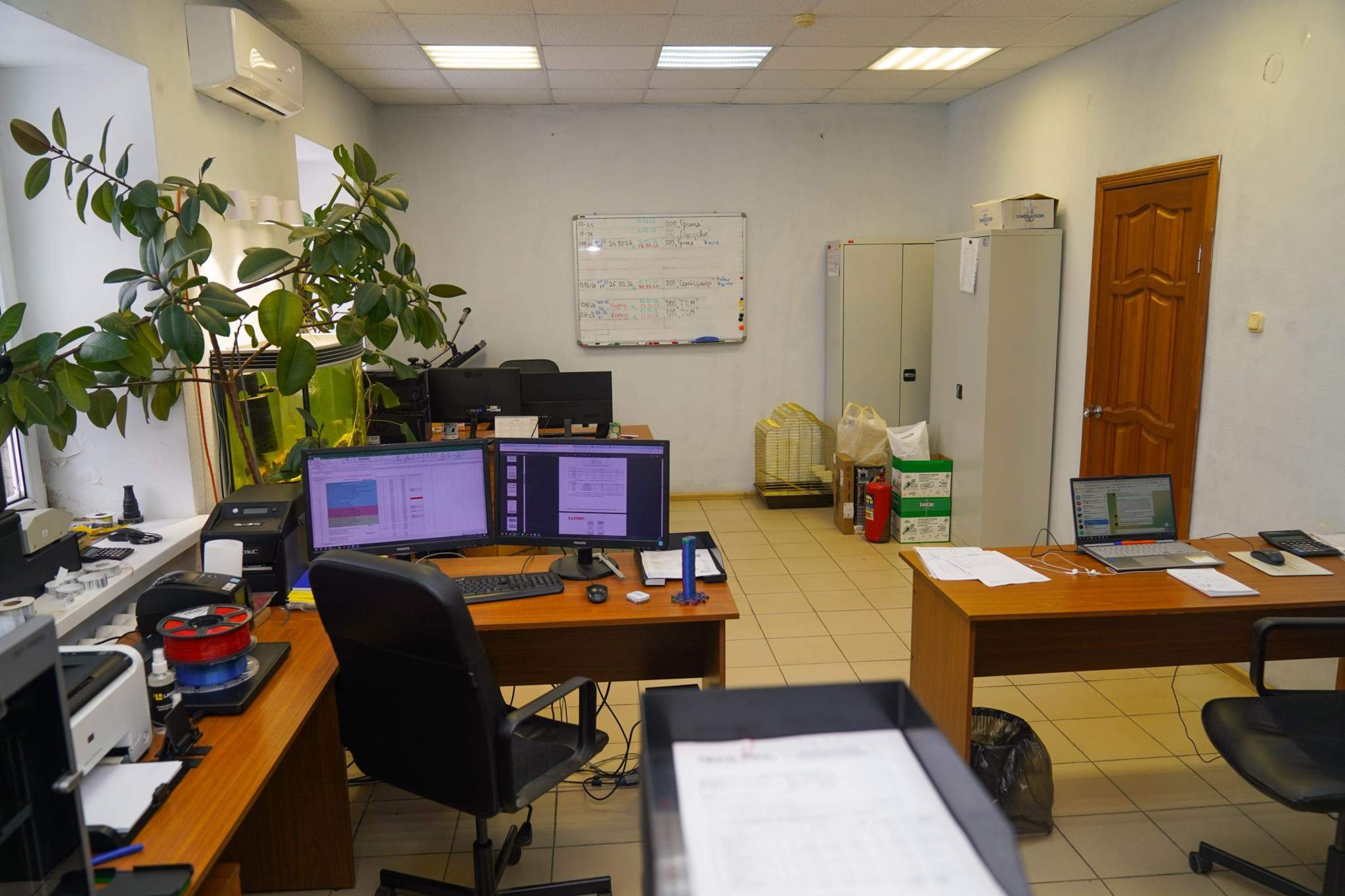 Продам торговое помещение 1352.3 м.кв.