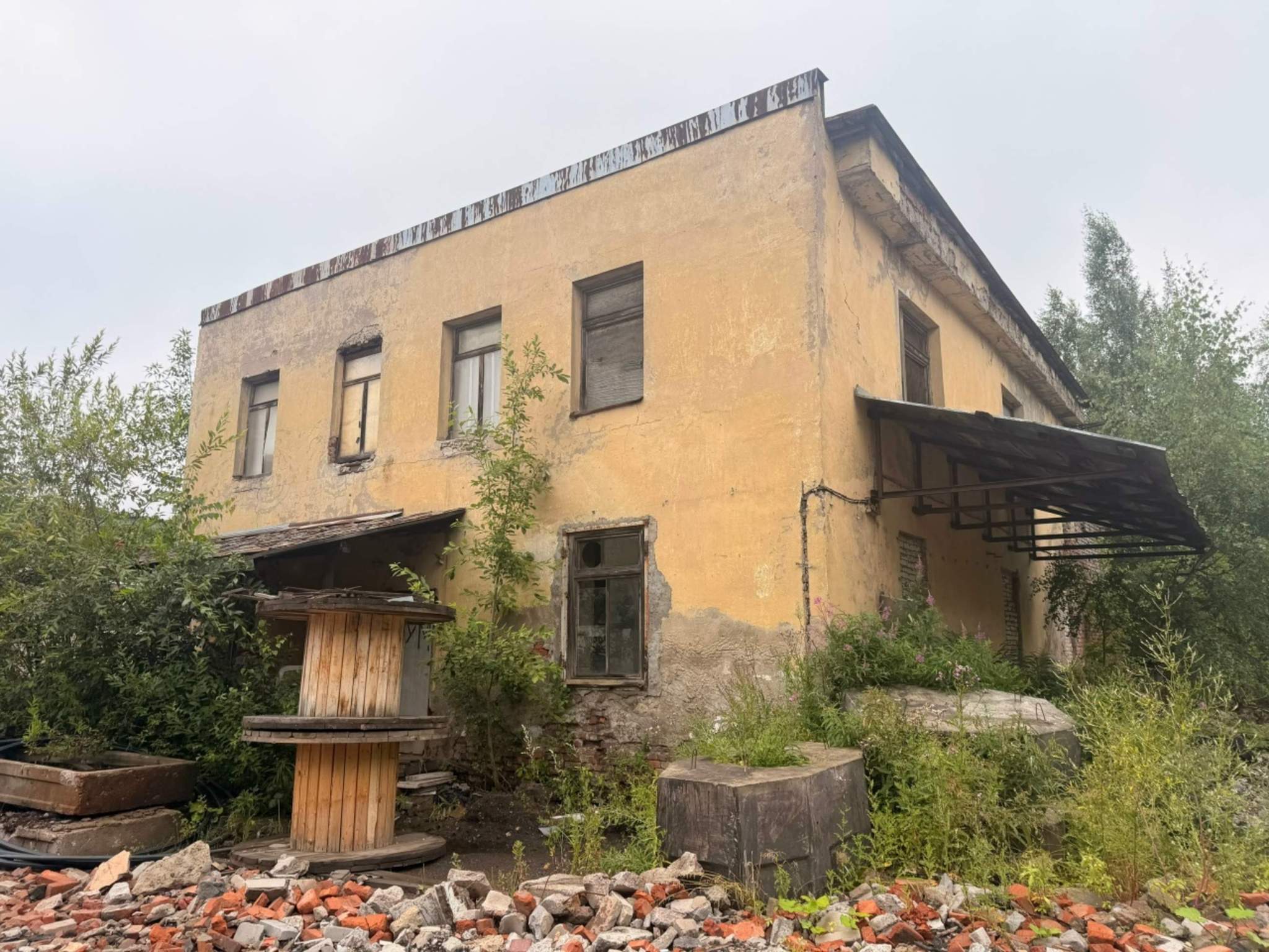 Продам торговое помещение 1486.9 м.кв.