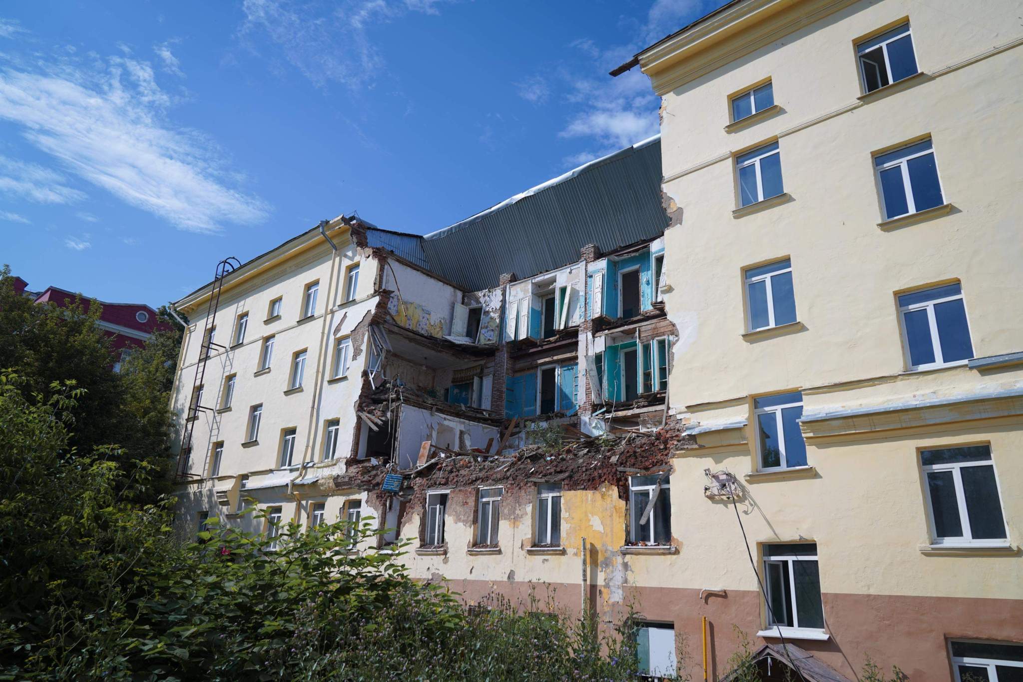 Продам торговое помещение 1825.8 м.кв.