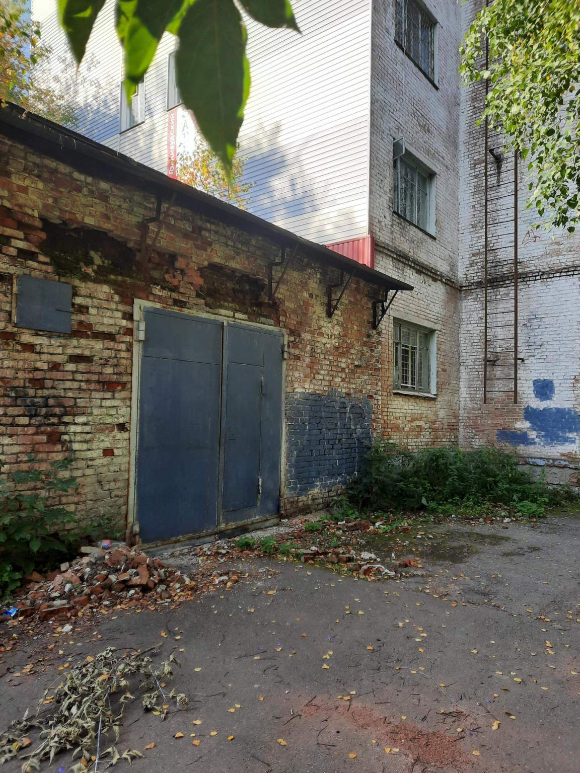 Гараж на продажу в Усть-Мане, Комсомольская улица фото №0