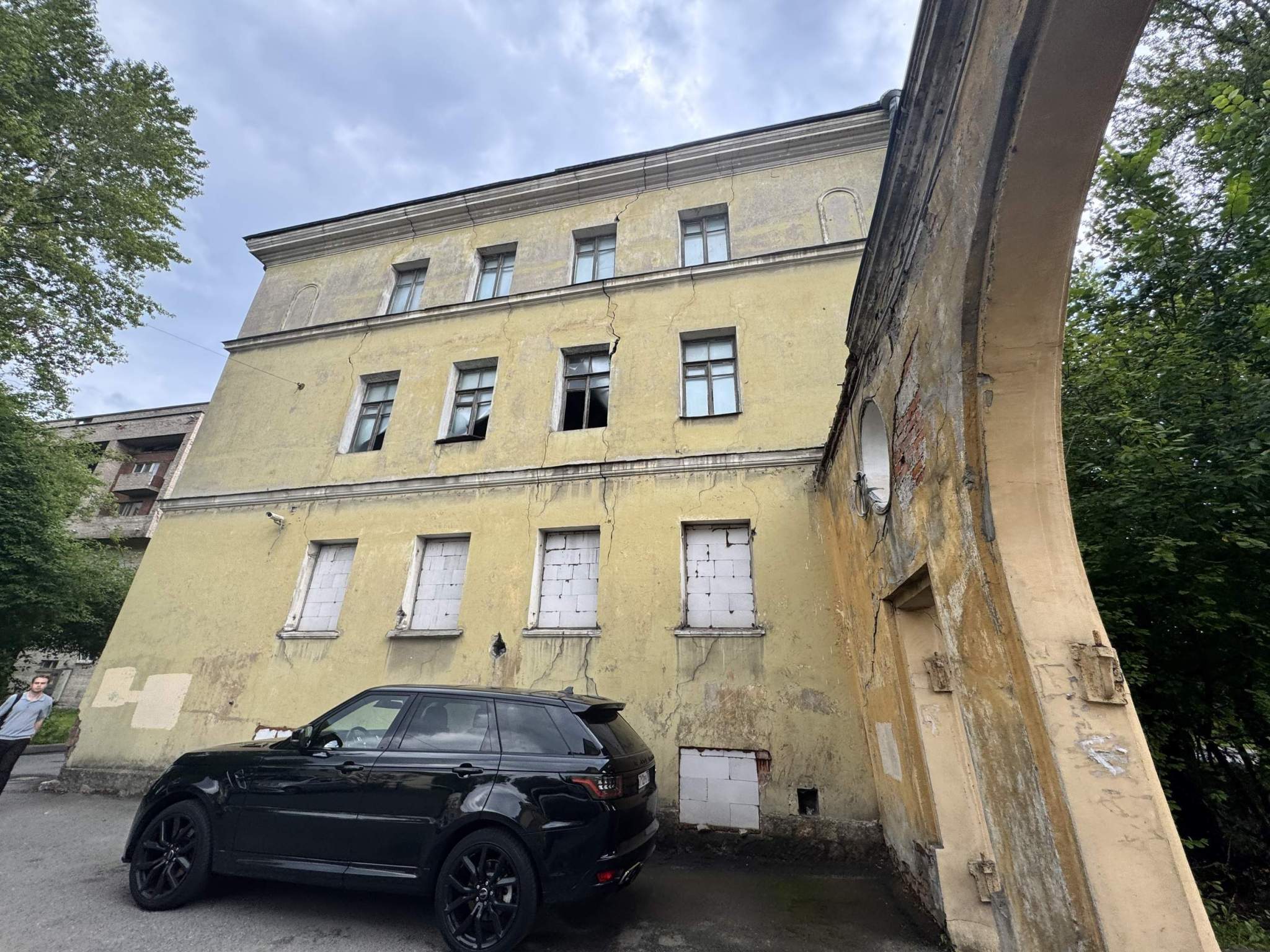 Продам торговое помещение 673.5 м.кв.