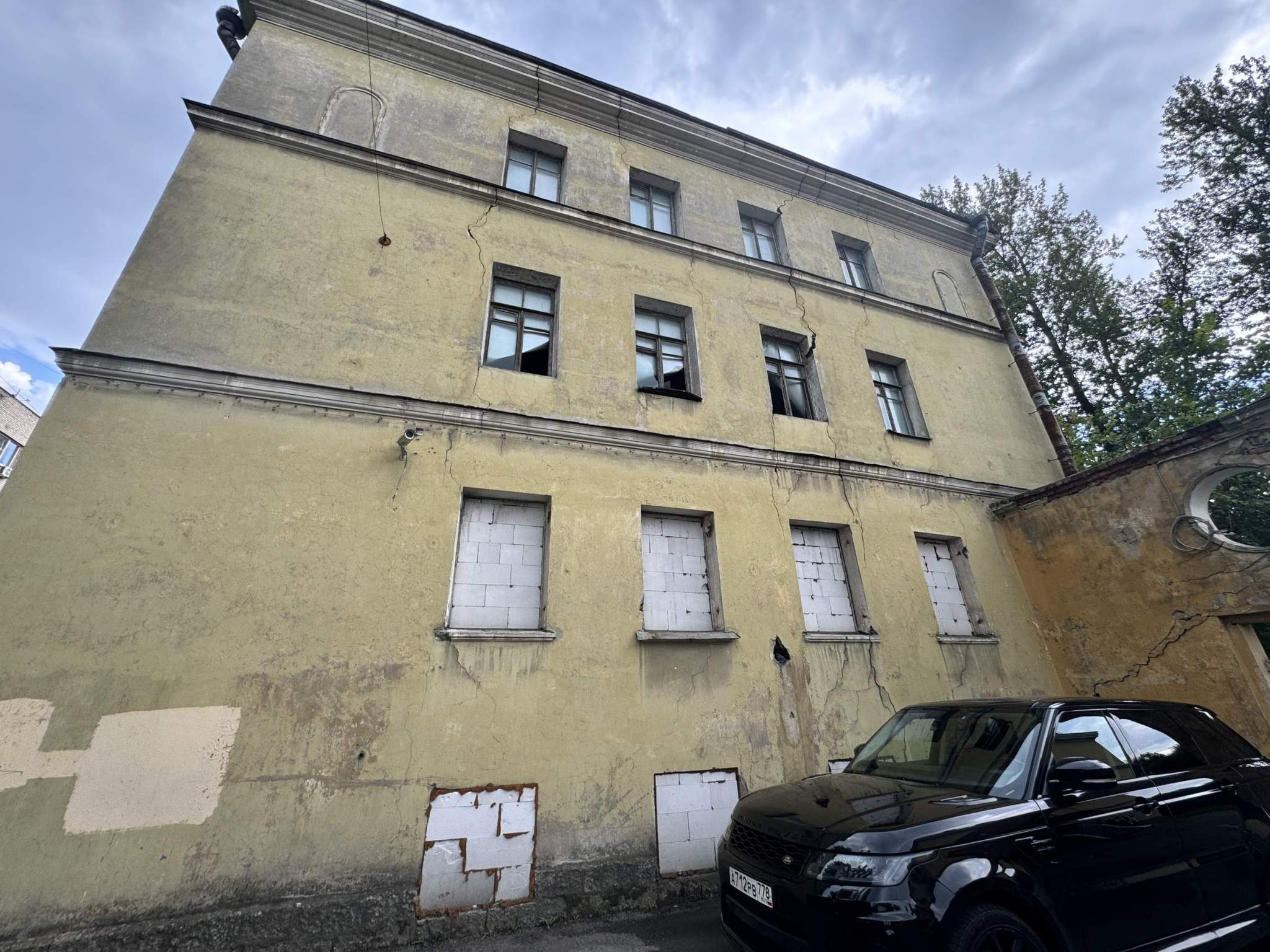 Продам торговое помещение 673.5 м.кв.