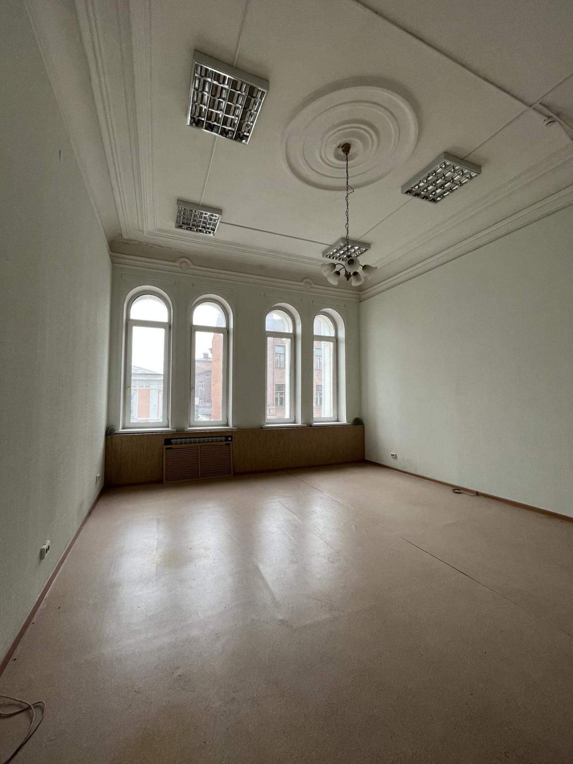 Продам торговое помещение 633.6 м.кв.