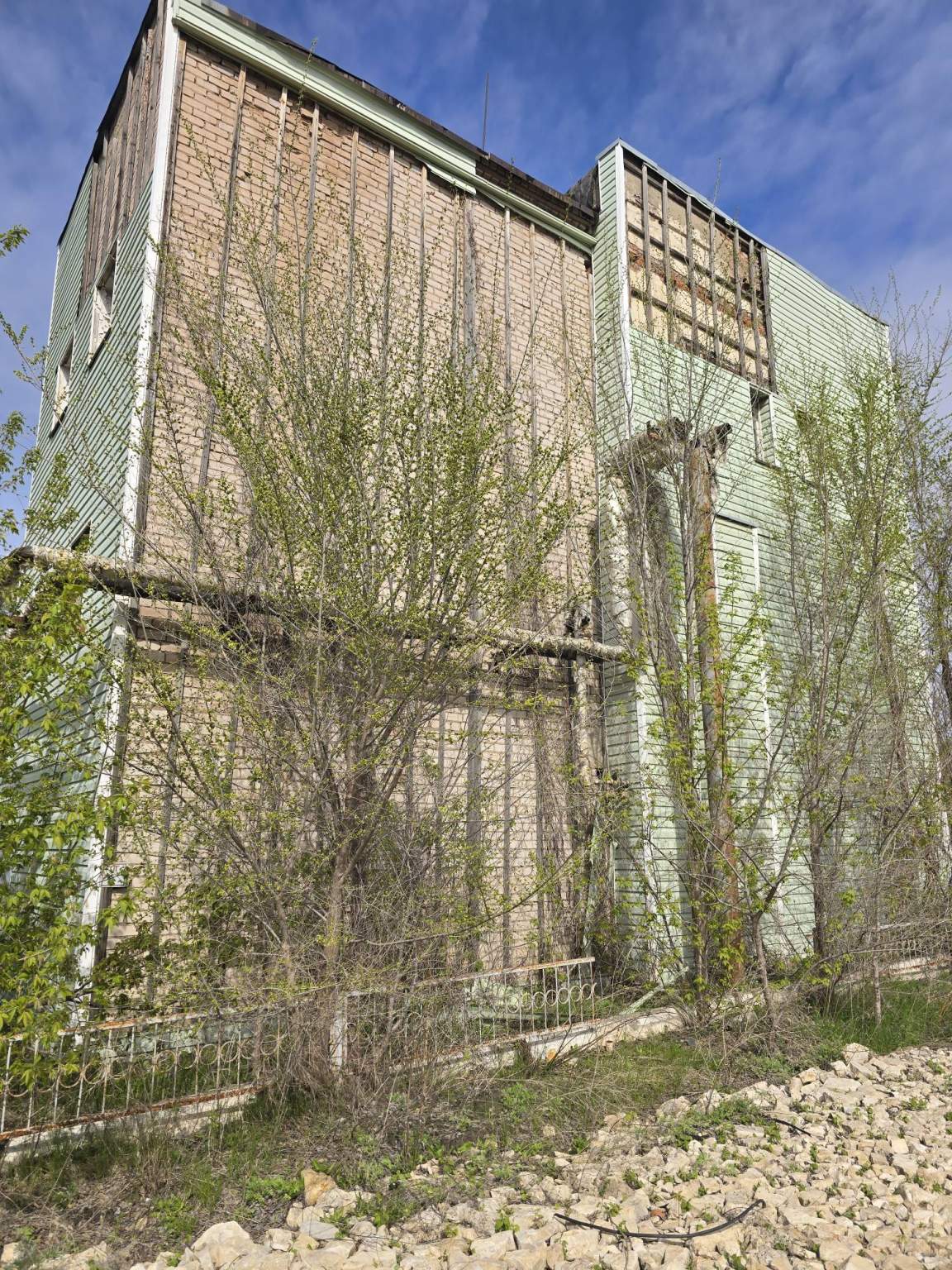 Продам торговое помещение 322.3 м.кв.