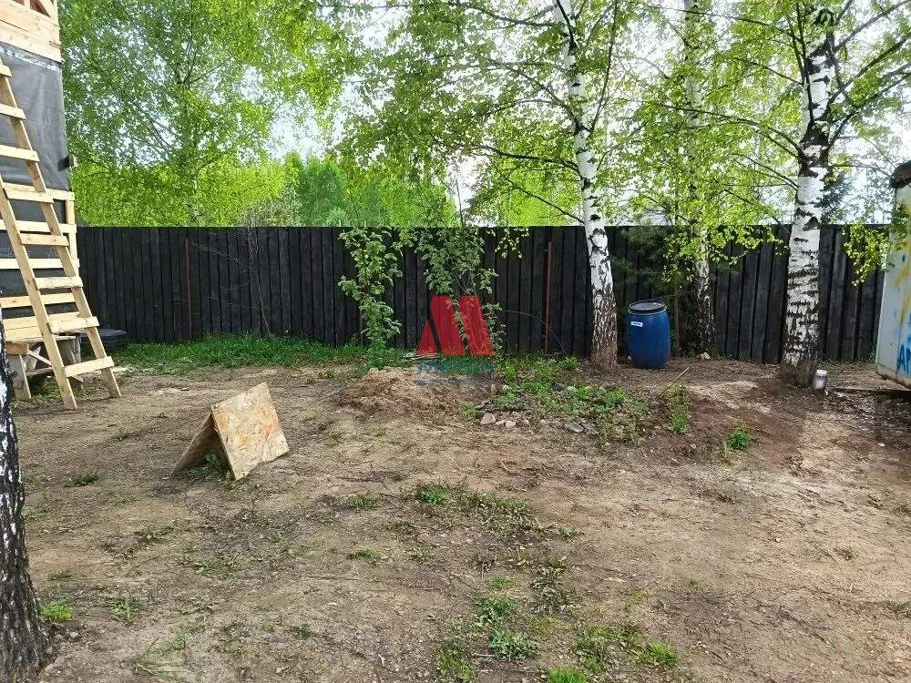 Продам земельный участок 1400 м.кв.