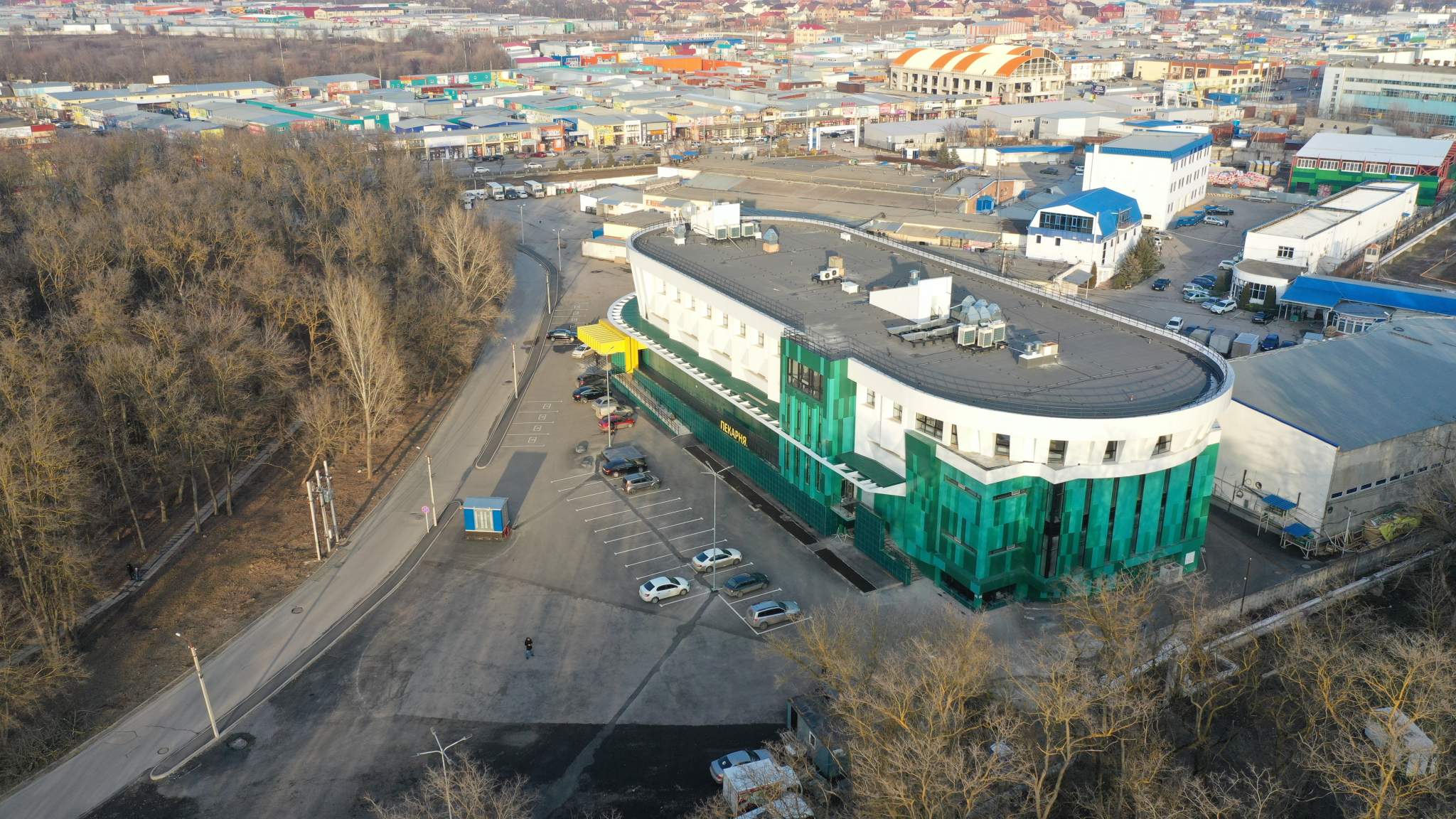 Сдам в аренду магазин 6000 м.кв.