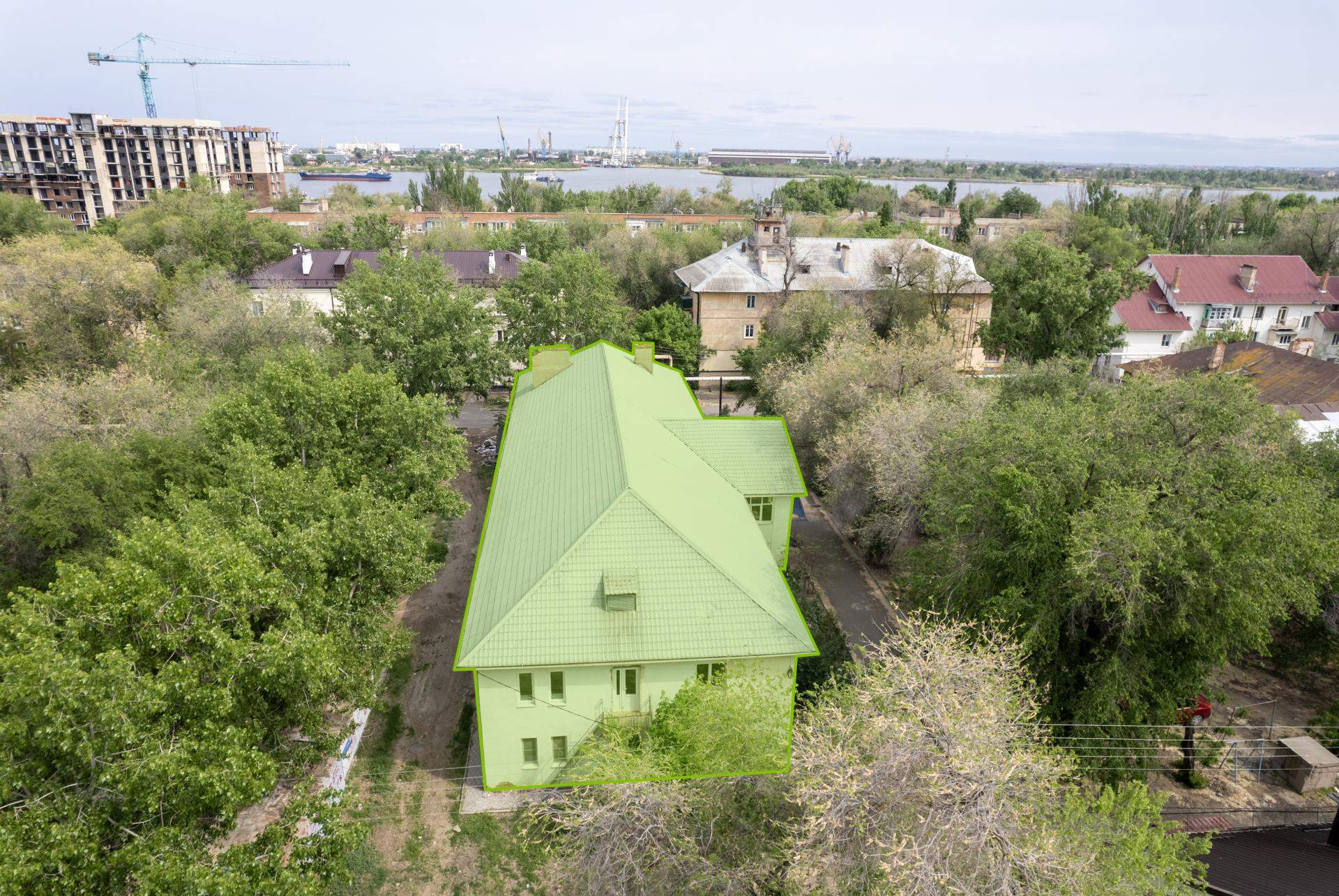 Продам торговое помещение 915.7 м.кв.