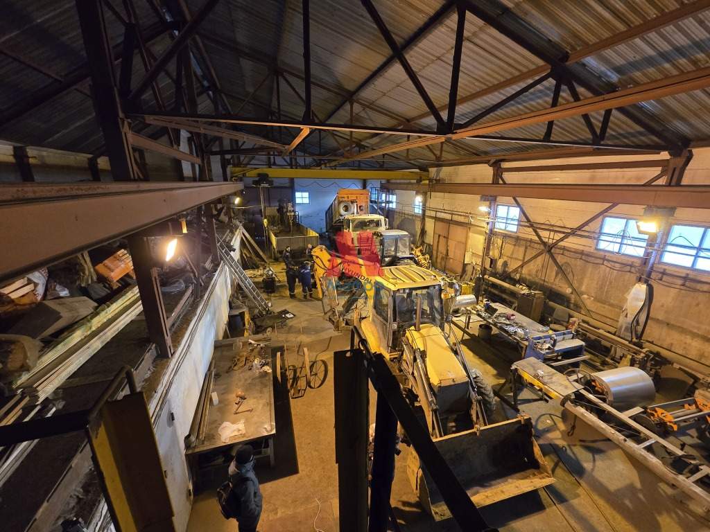 Продам торговое помещение 2100 м.кв.