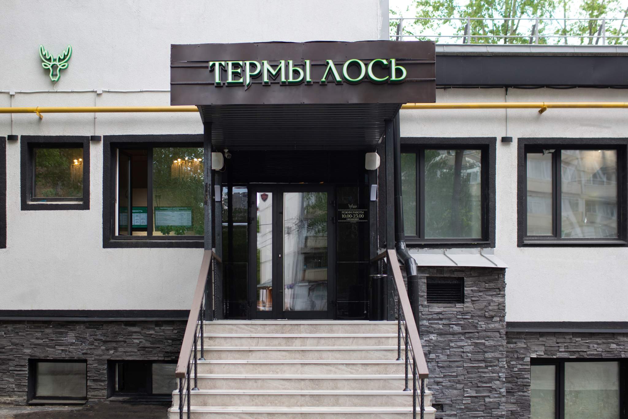 Продам торговое помещение 900.2 м.кв.