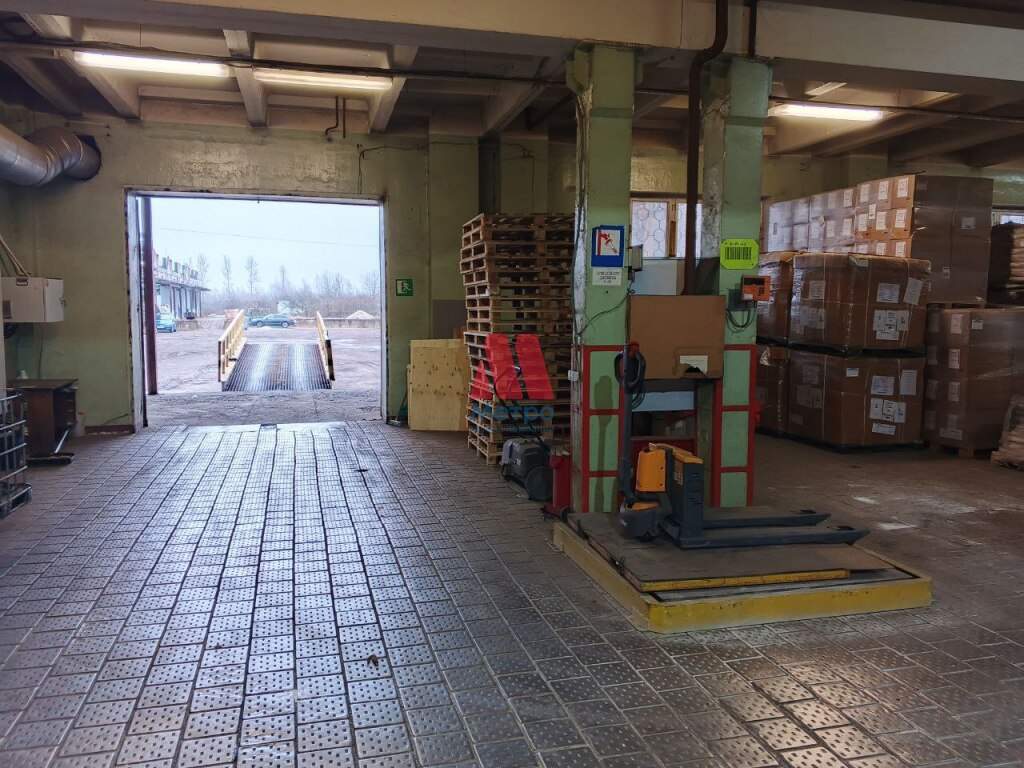 Сдам в аренду склад 1500 м.кв.