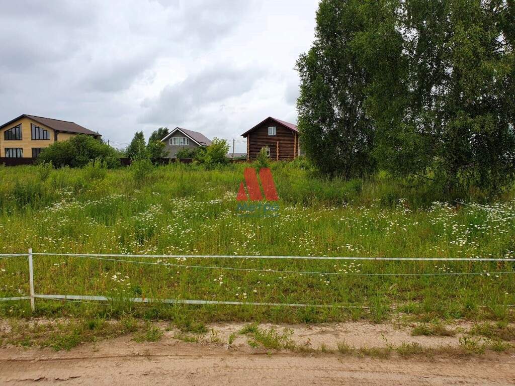 Продам земельный участок 1400 м.кв.