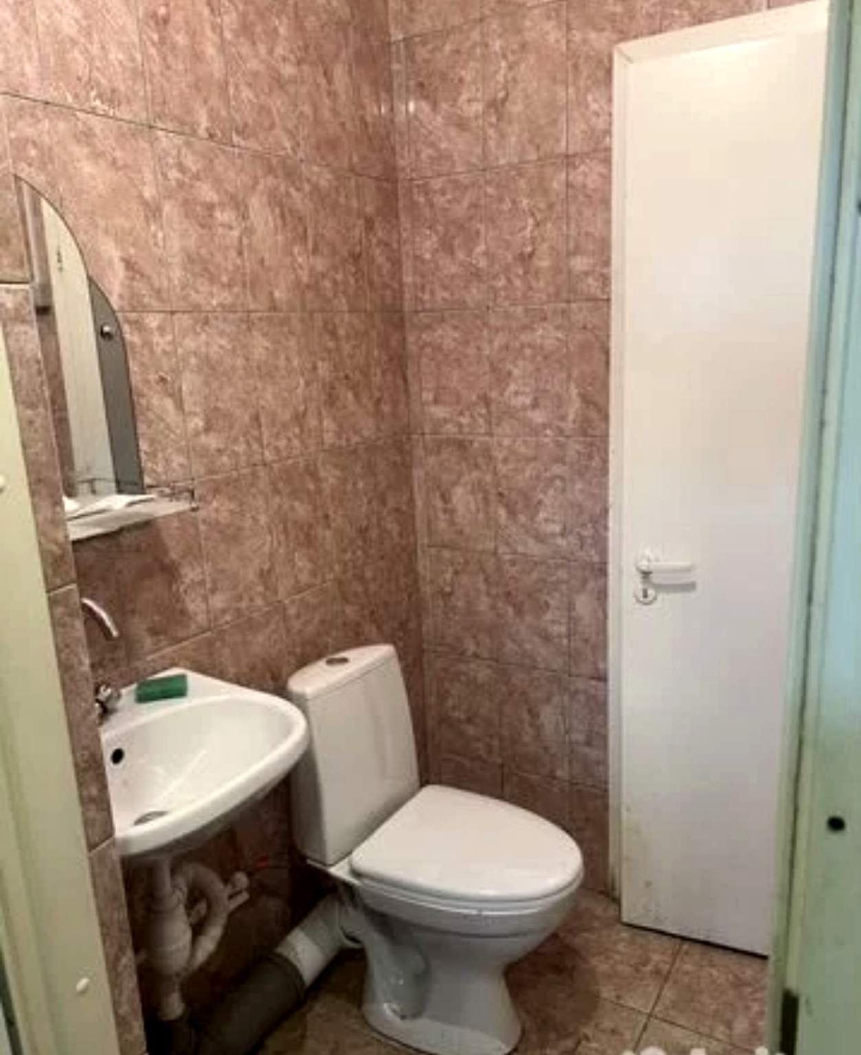Сдам в аренду торговое помещение 400 м.кв.