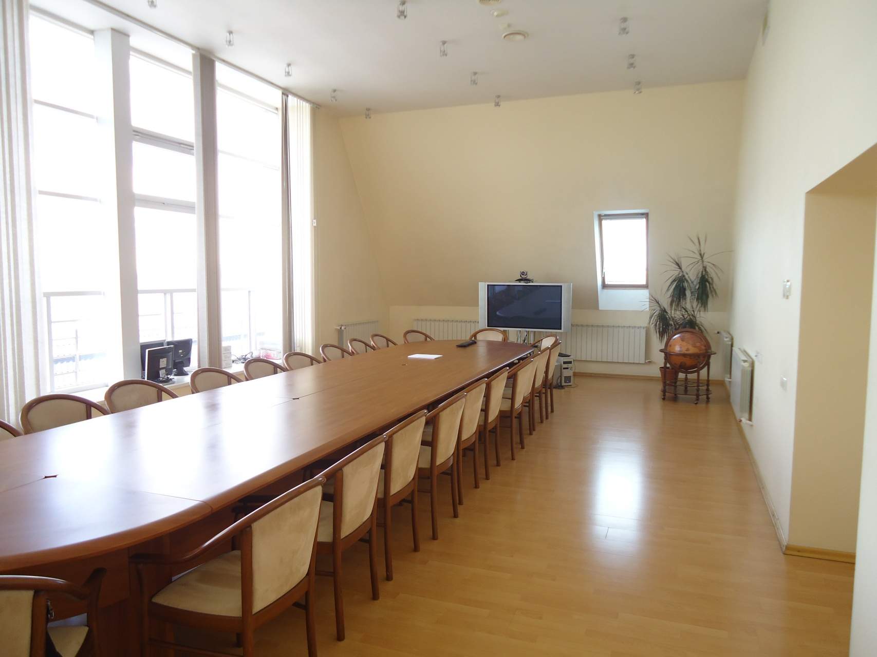 Продам торговое помещение 2395.7 м.кв.