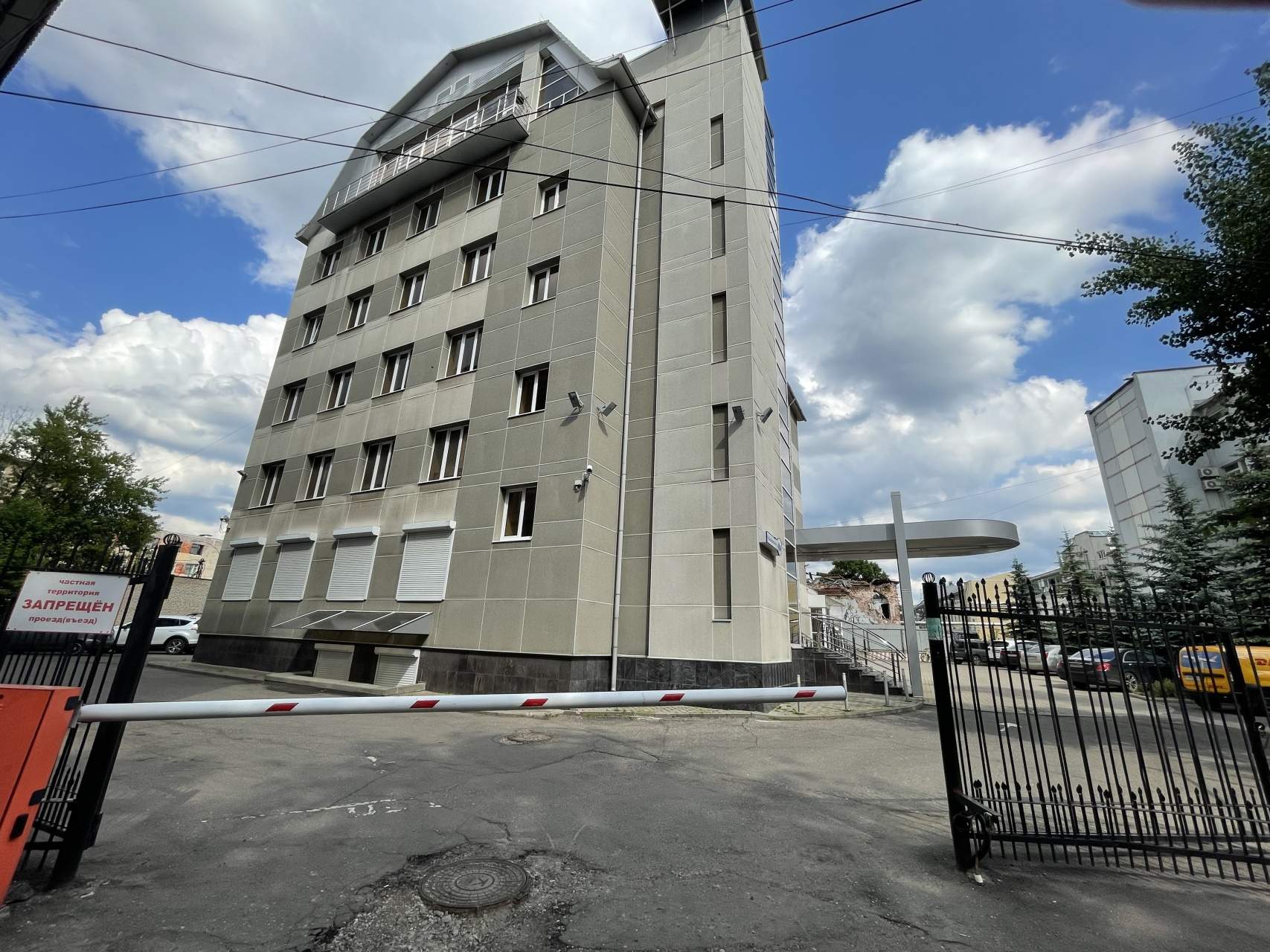 Продам торговое помещение 2395.7 м.кв.