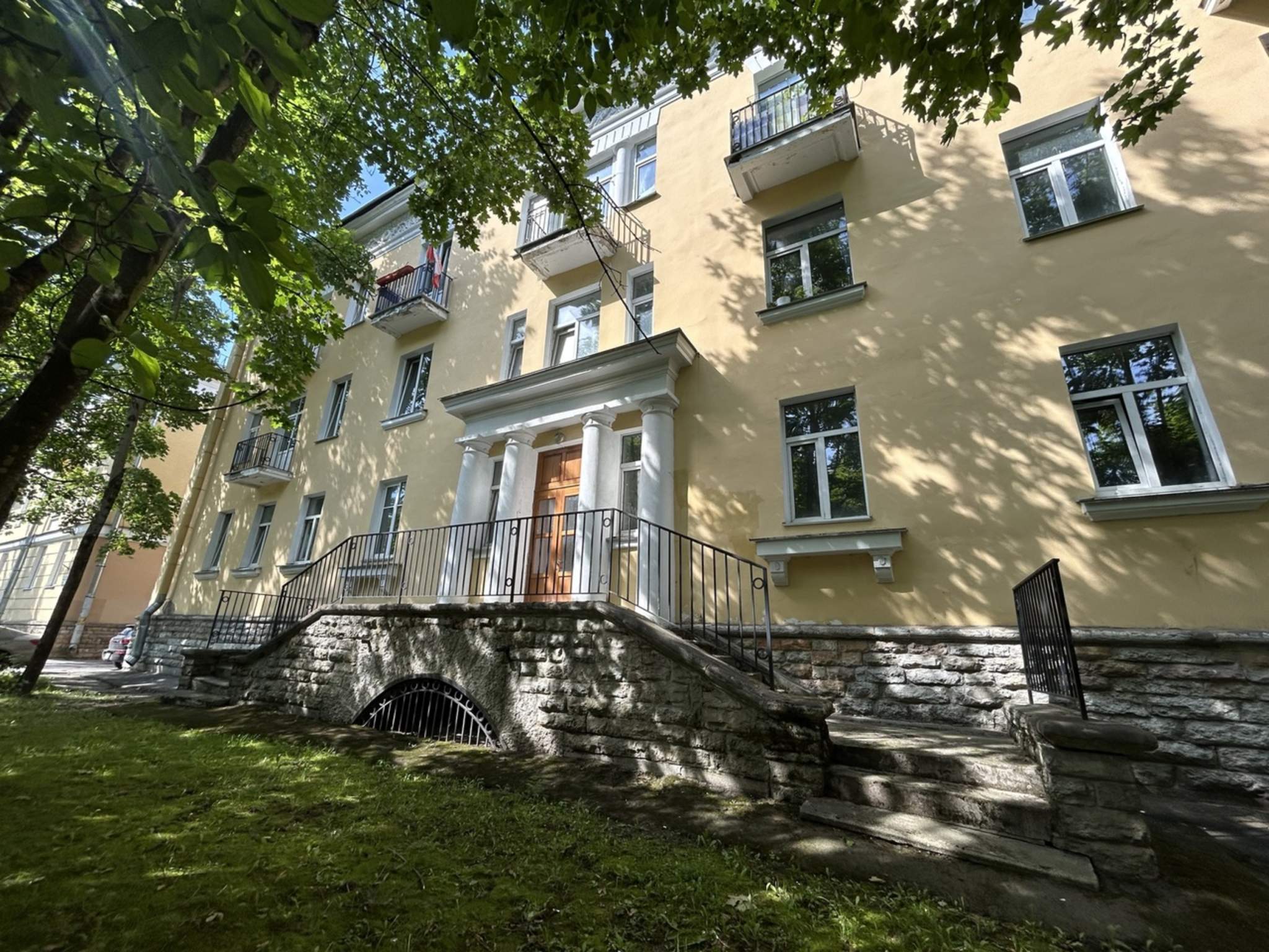 Офис на продажу в Павловске, Детскосельская улица, 15 литера А фото №0