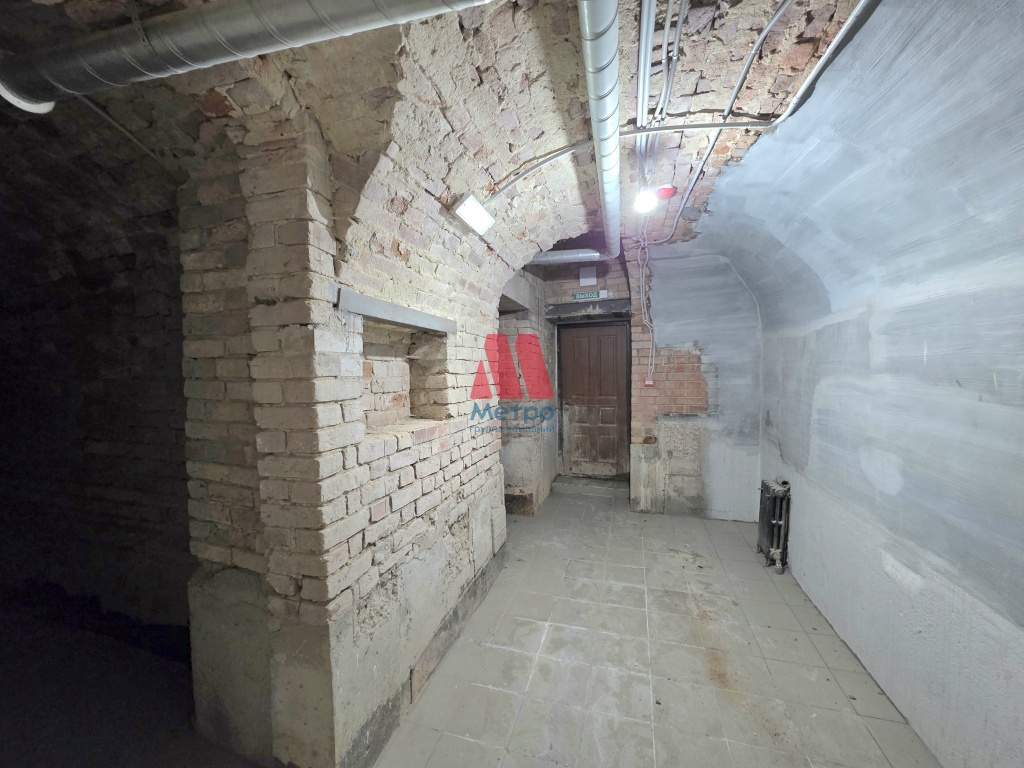 Сдам в аренду торговое помещение 575 м.кв.