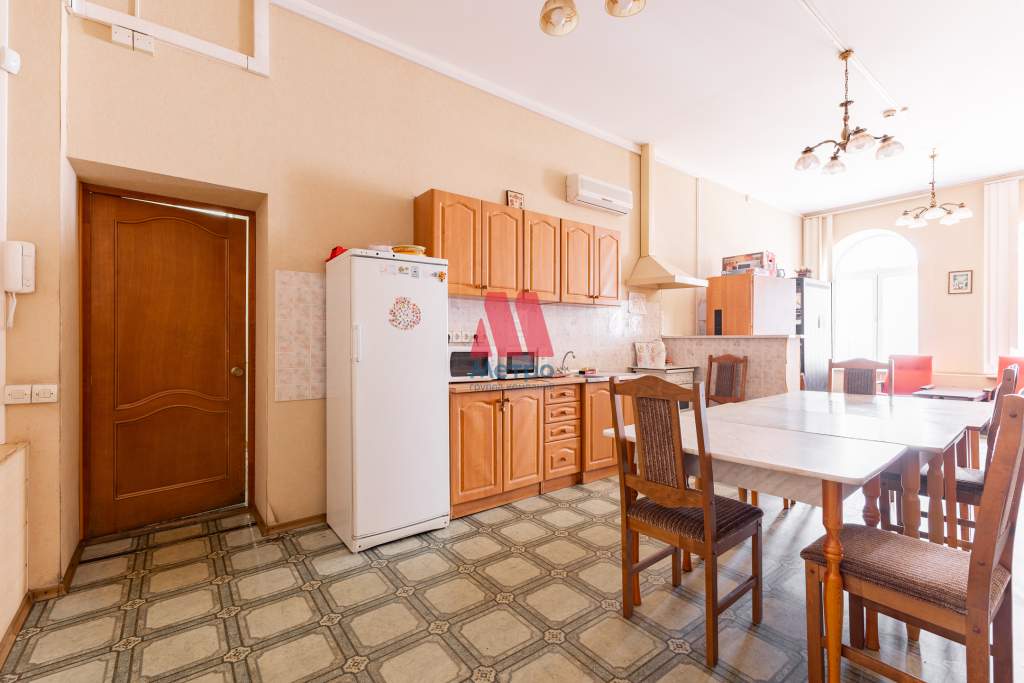 Сдам в аренду офис 242 м.кв.