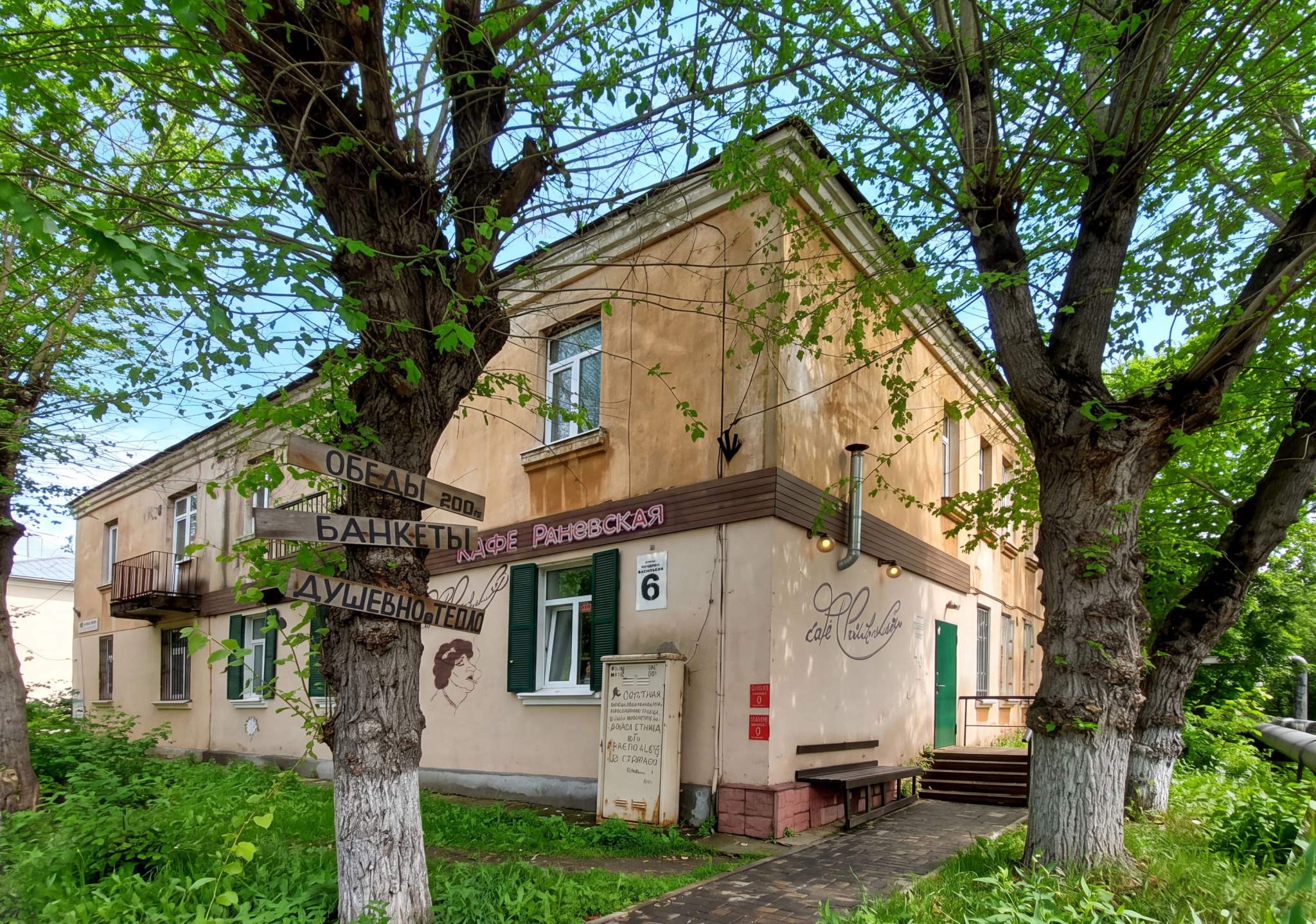 Продам торговое помещение 402.4 м.кв.