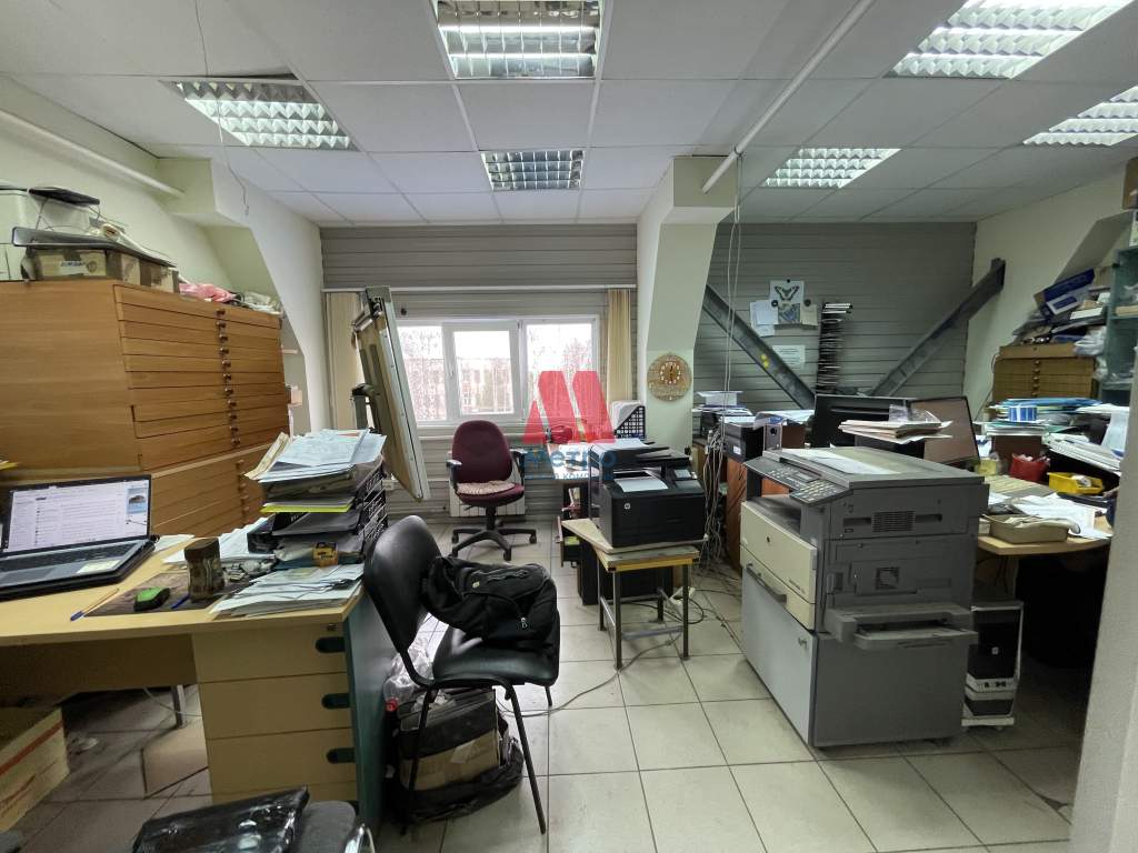 Продам торговое помещение 2100 м.кв.