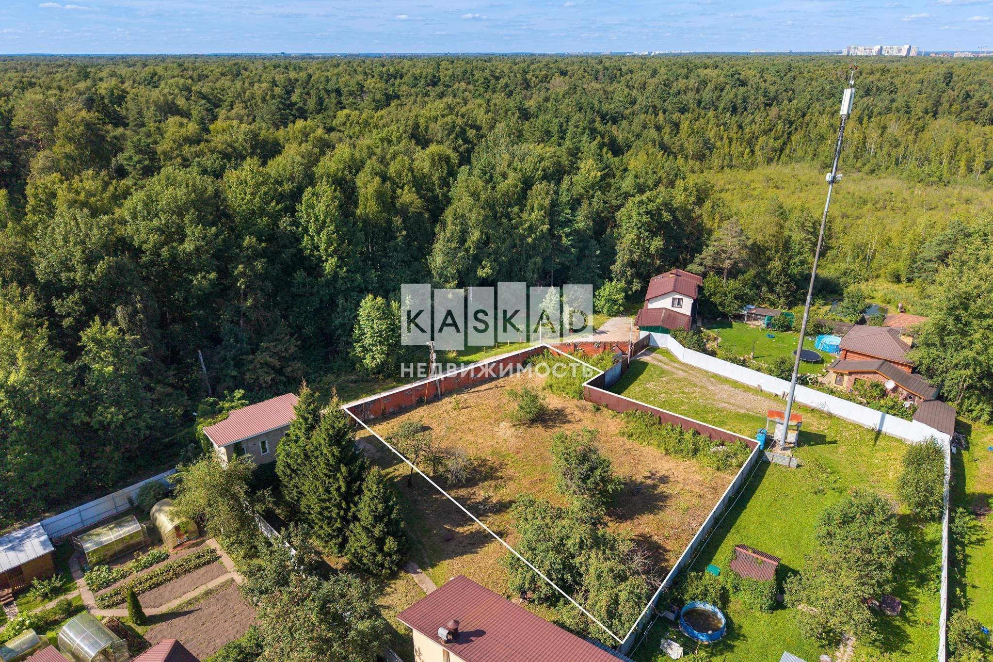 Продам земельный участок 1000 м.кв.