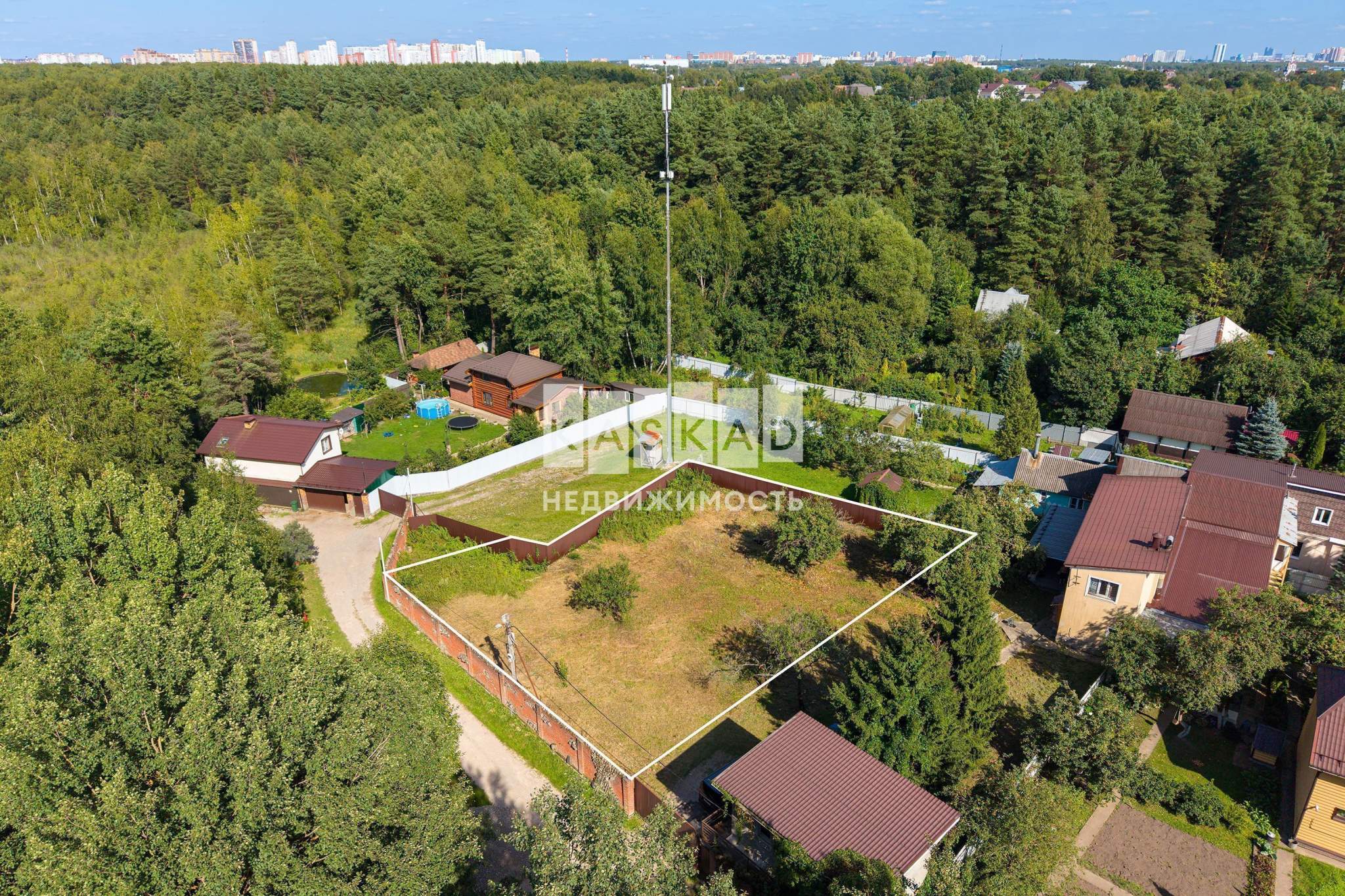 Продам земельный участок 1000 м.кв.