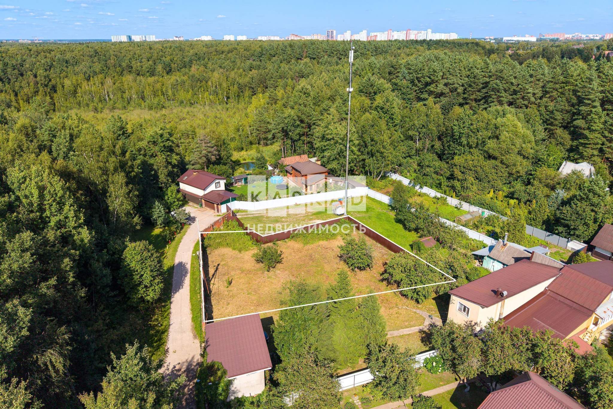 Продам земельный участок 1000 м.кв.