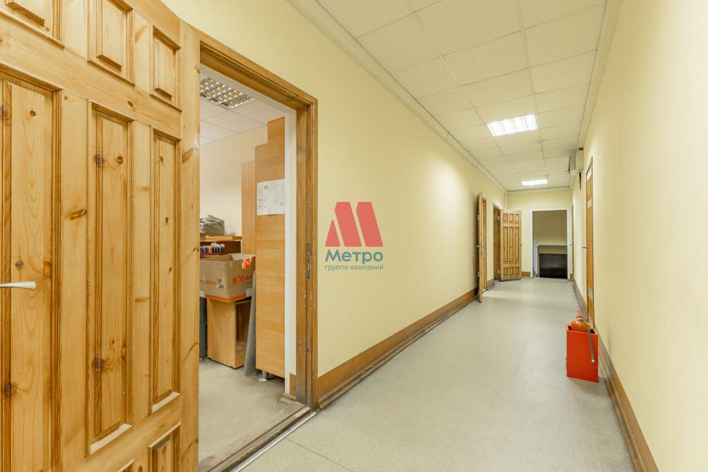 Продам торговое помещение 1456 м.кв.