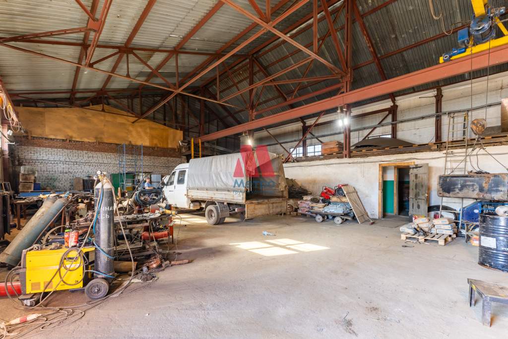 Продам торговое помещение 1456 м.кв.