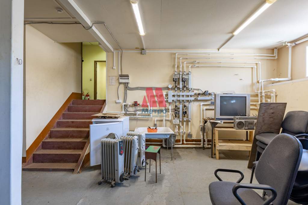 Продам торговое помещение 1456 м.кв.