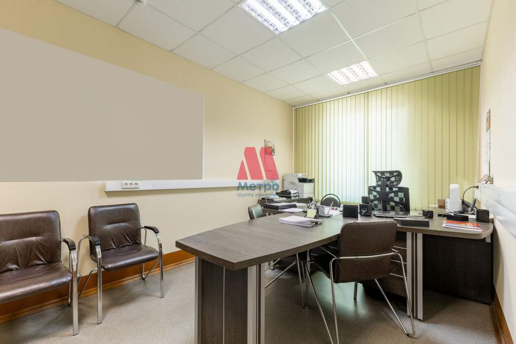 Продам торговое помещение 1456 м.кв.