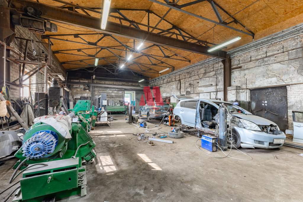 Продам торговое помещение 1456 м.кв.