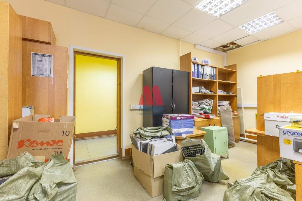 Продам торговое помещение 1456 м.кв.
