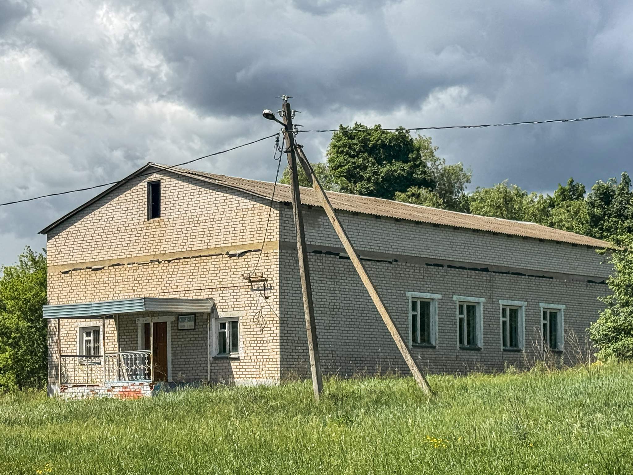 Продам торговое помещение 983.5 м.кв.