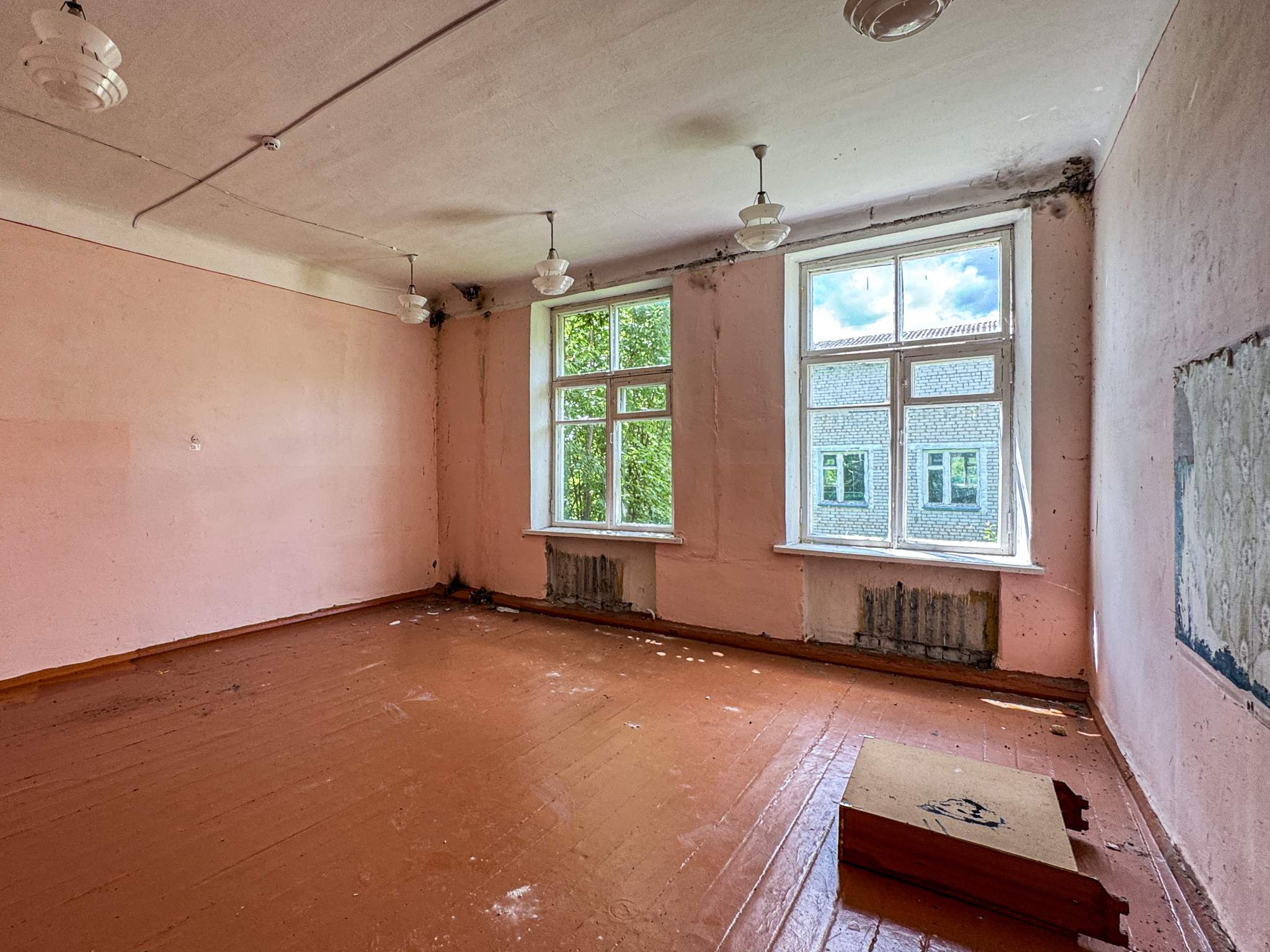 Продам торговое помещение 983.5 м.кв.