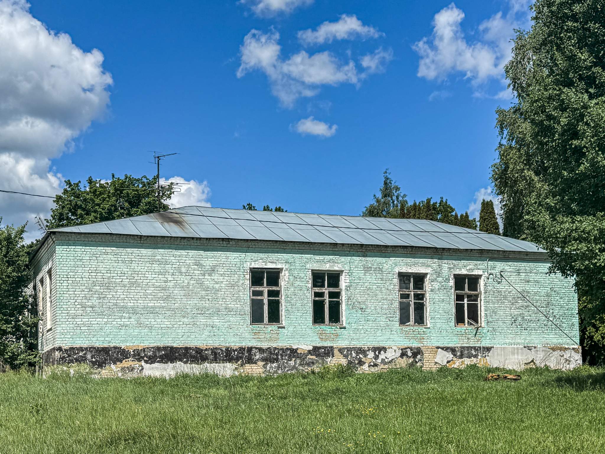Продам торговое помещение 983.5 м.кв.