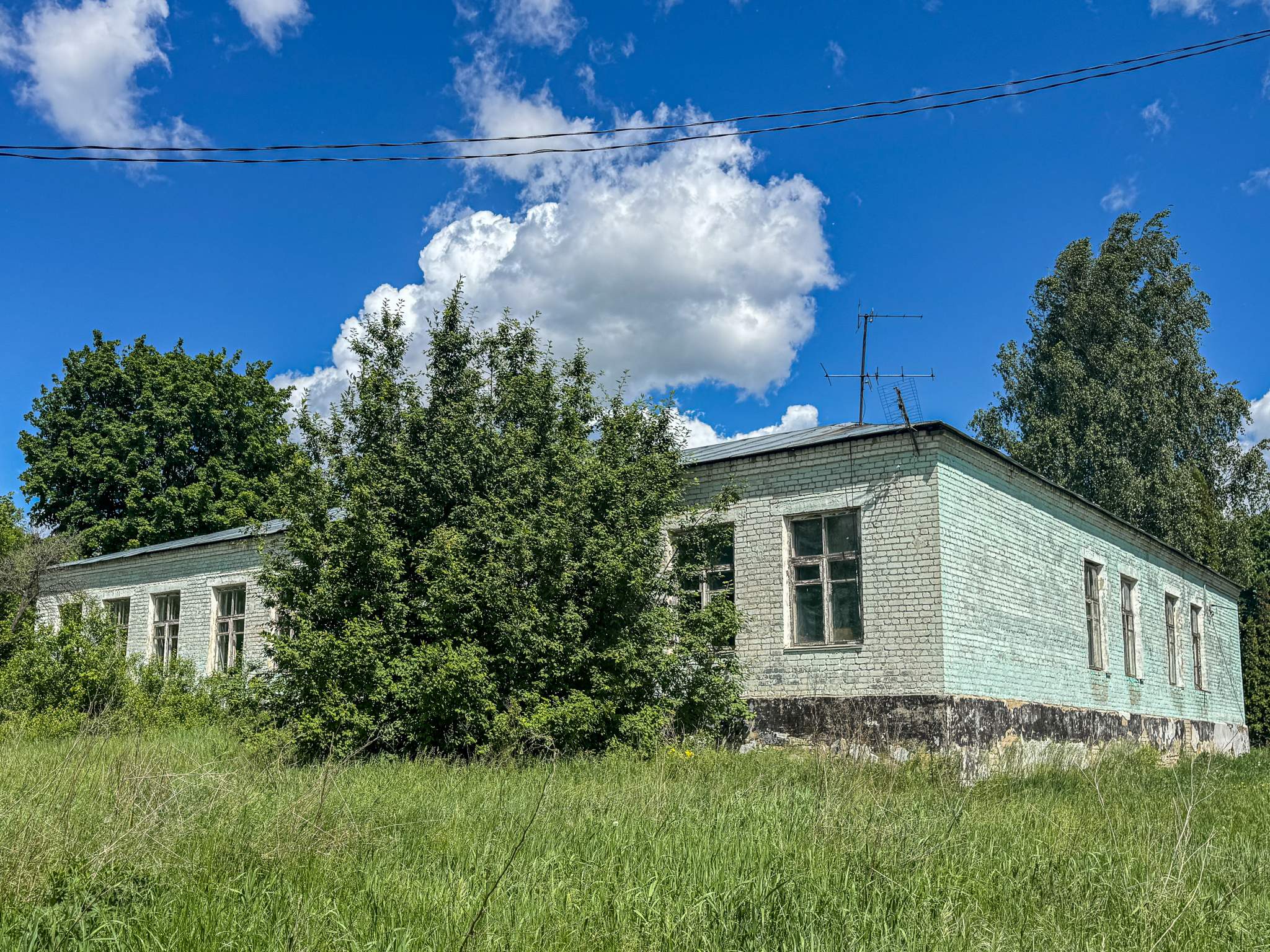 Продам торговое помещение 983.5 м.кв.
