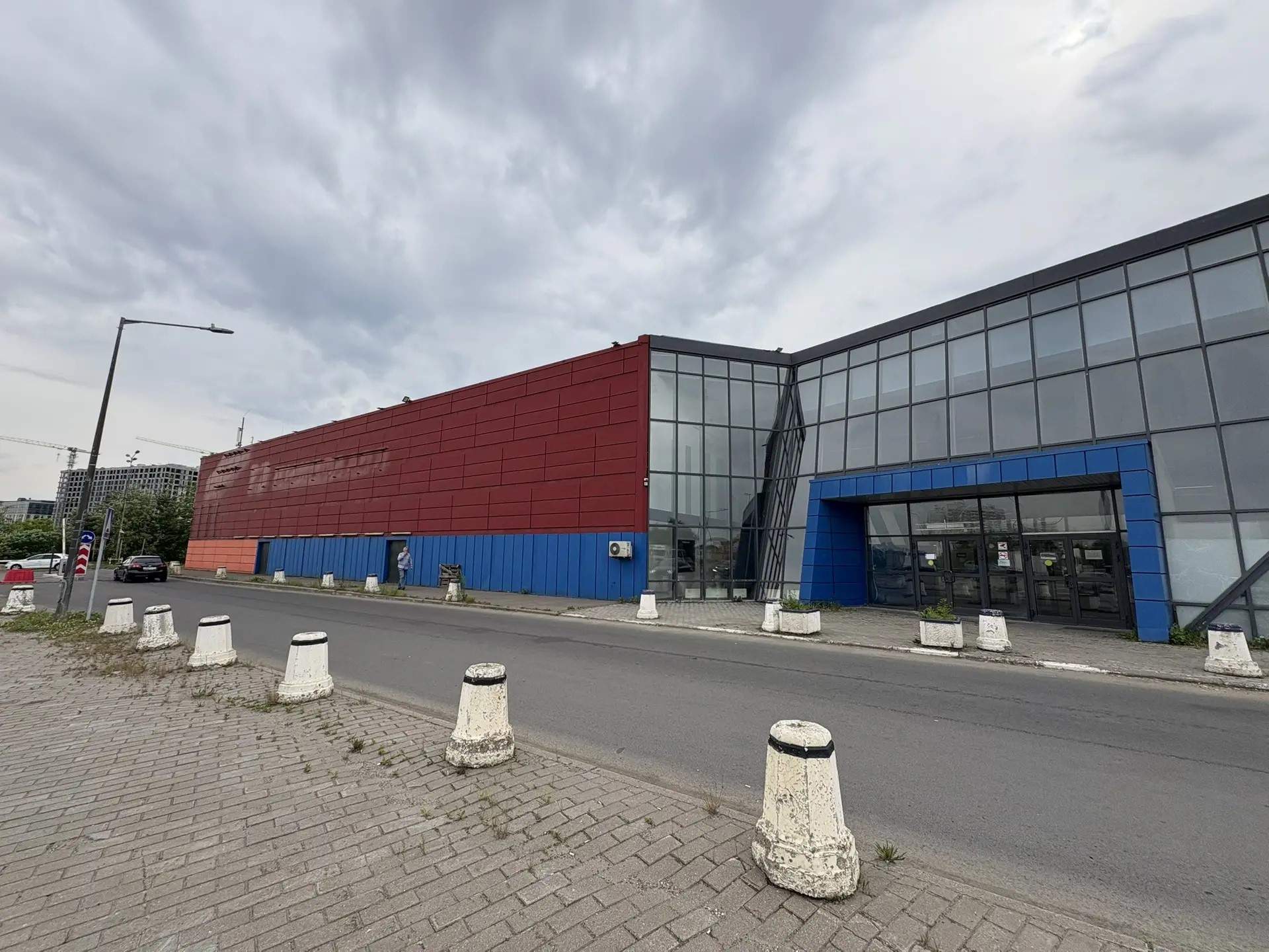 Сдам в аренду торговое помещение 5977.8 м.кв.