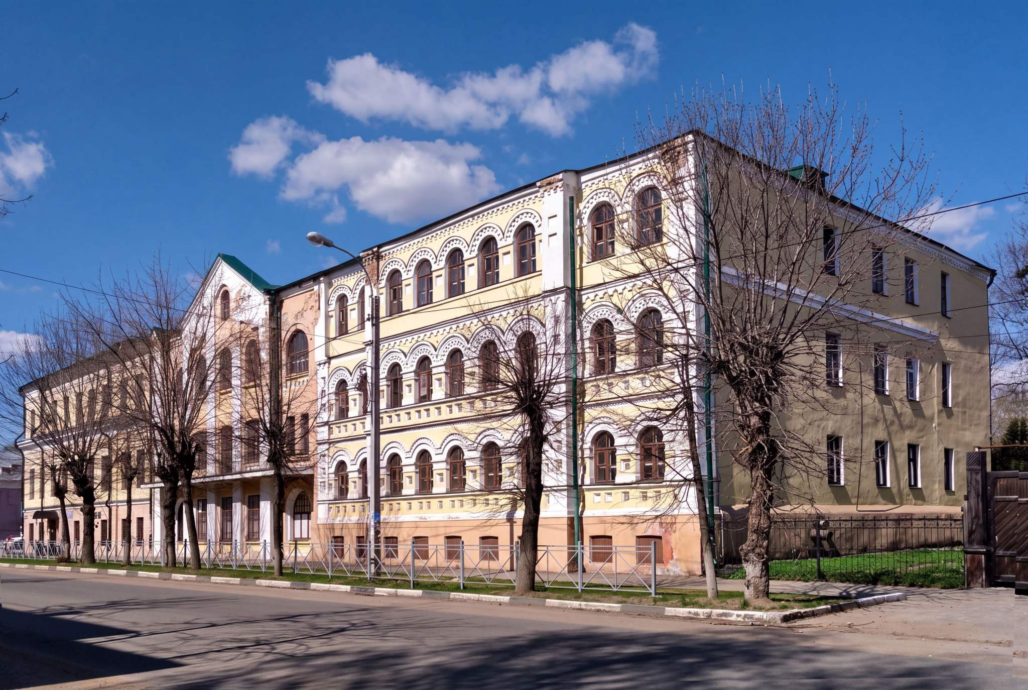 Продам торговое помещение 2845.9 м.кв.