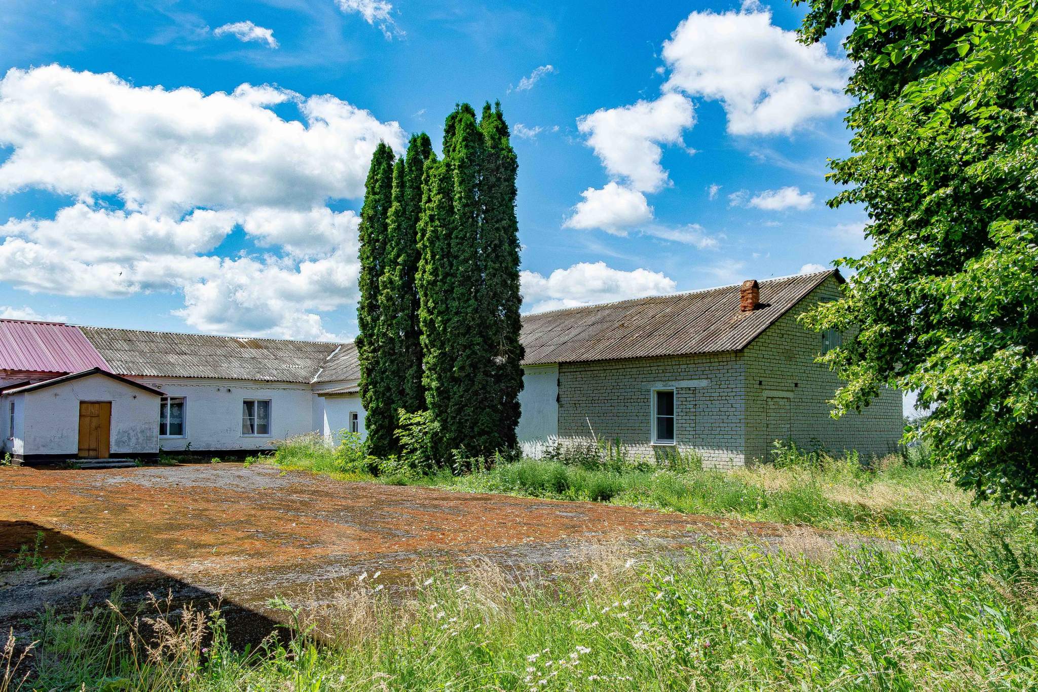 Продам торговое помещение 1074.9 м.кв.