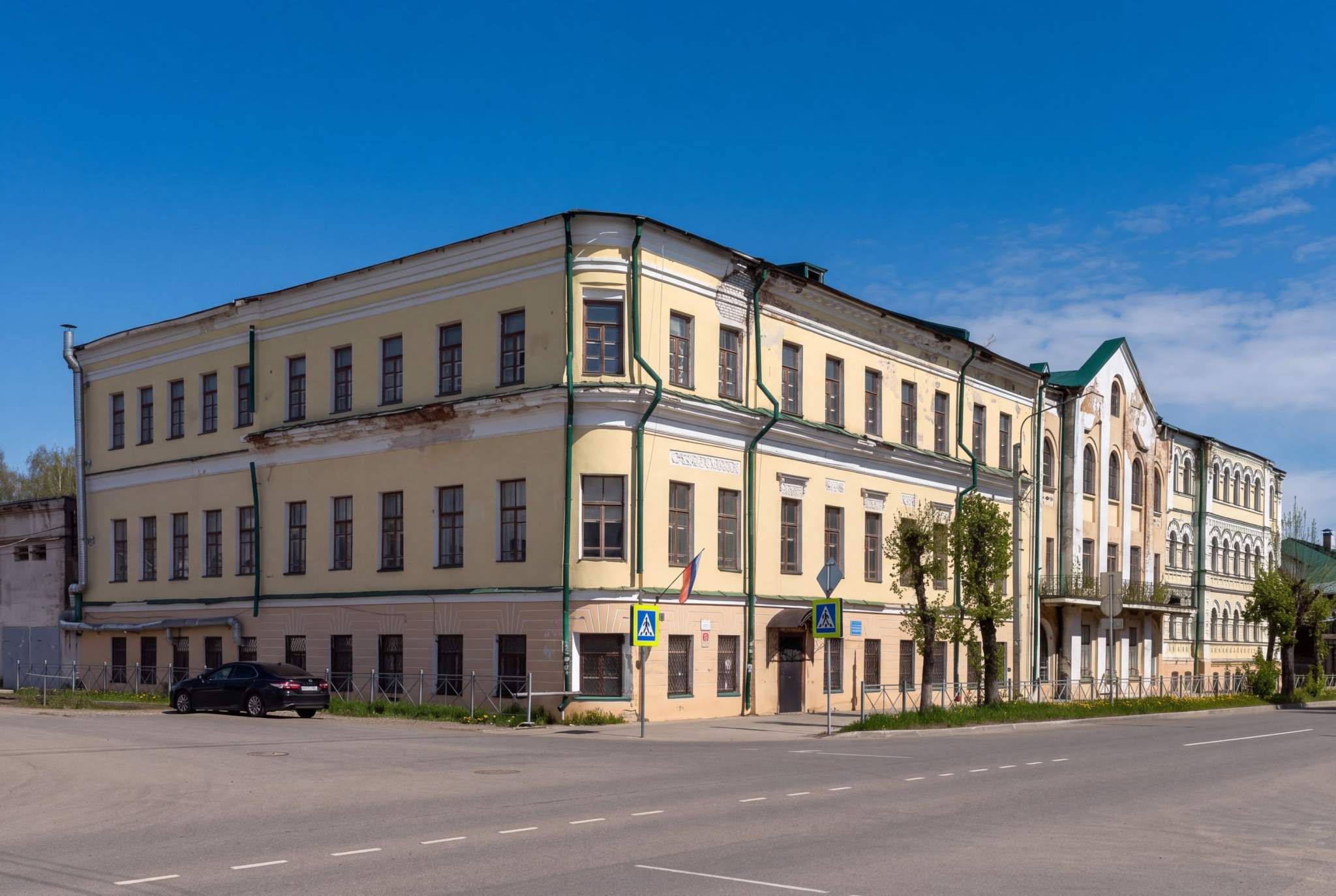 Продам торговое помещение 2845.9 м.кв.