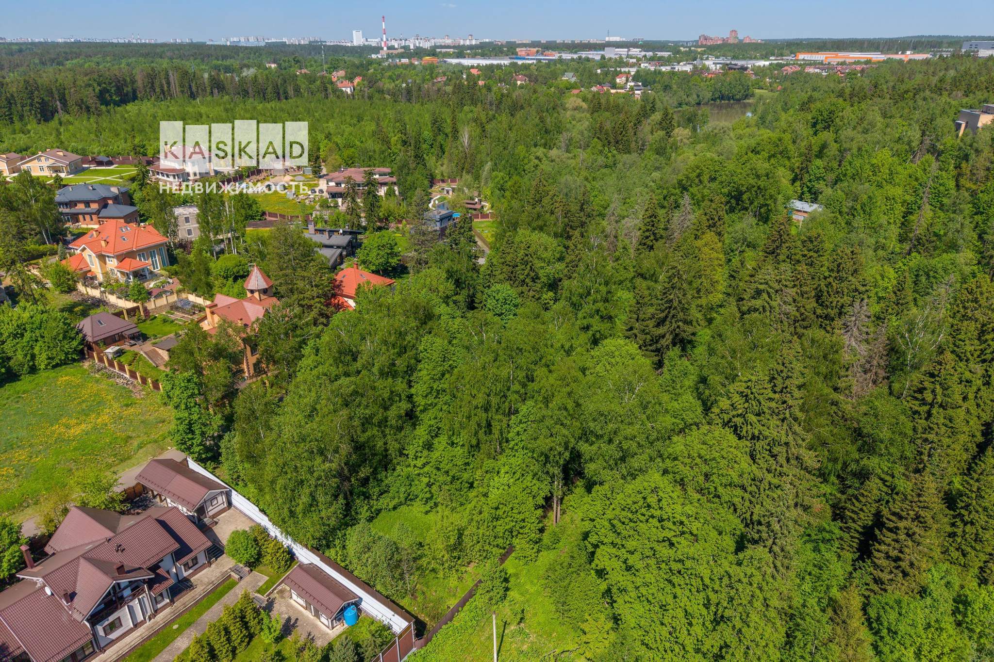 Продам земельный участок 1800 м.кв.