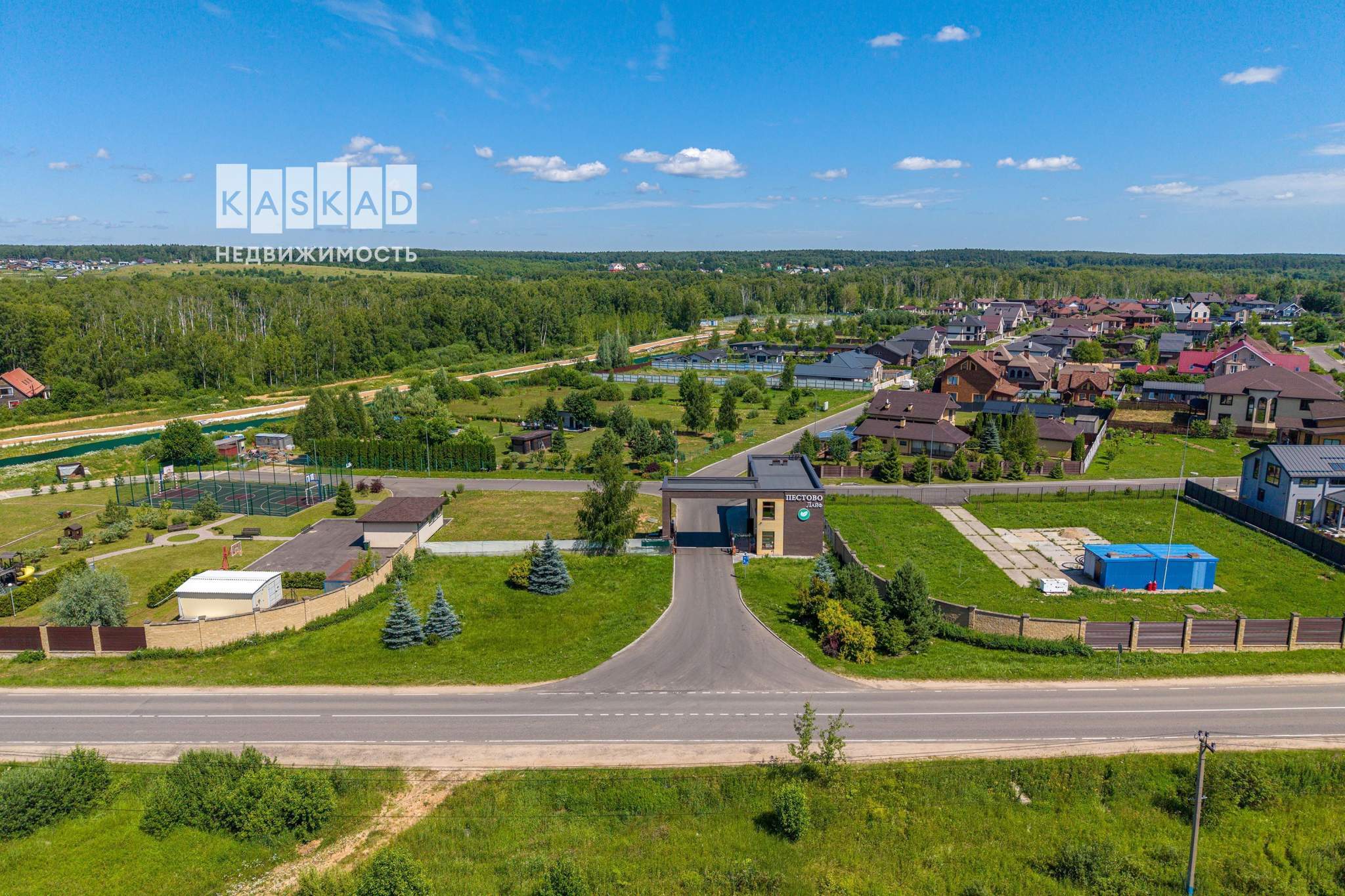 Продам земельный участок 1400 м.кв.